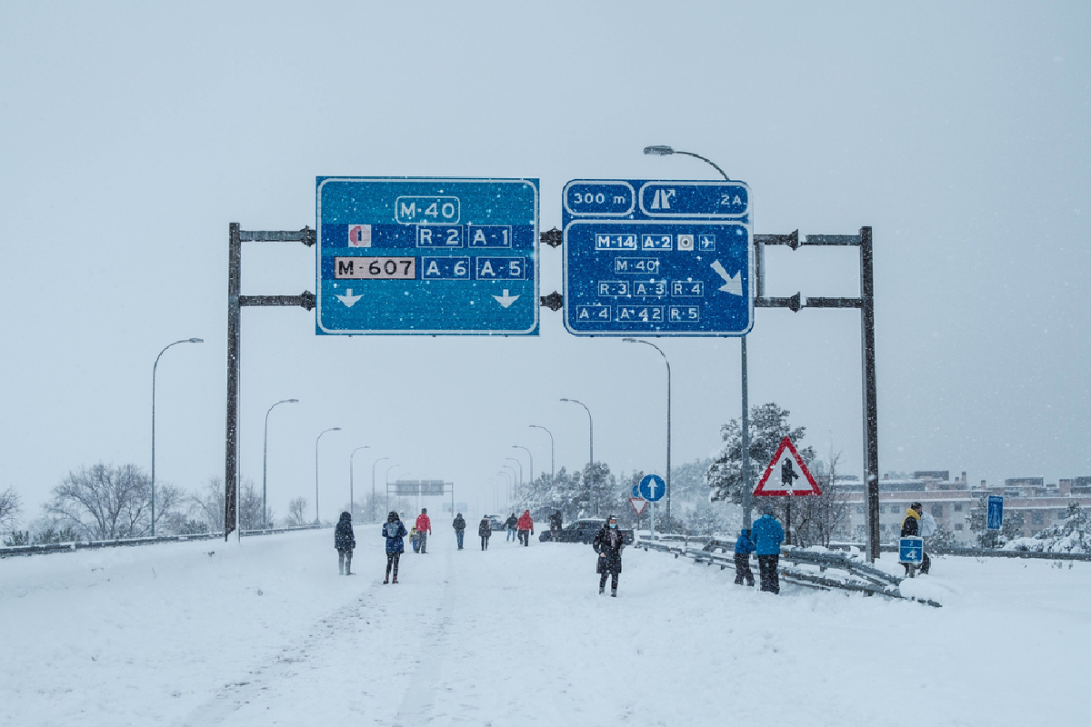 Carretera de Madrid llena de nieve durante el temporal de Filomena, el año pasado.