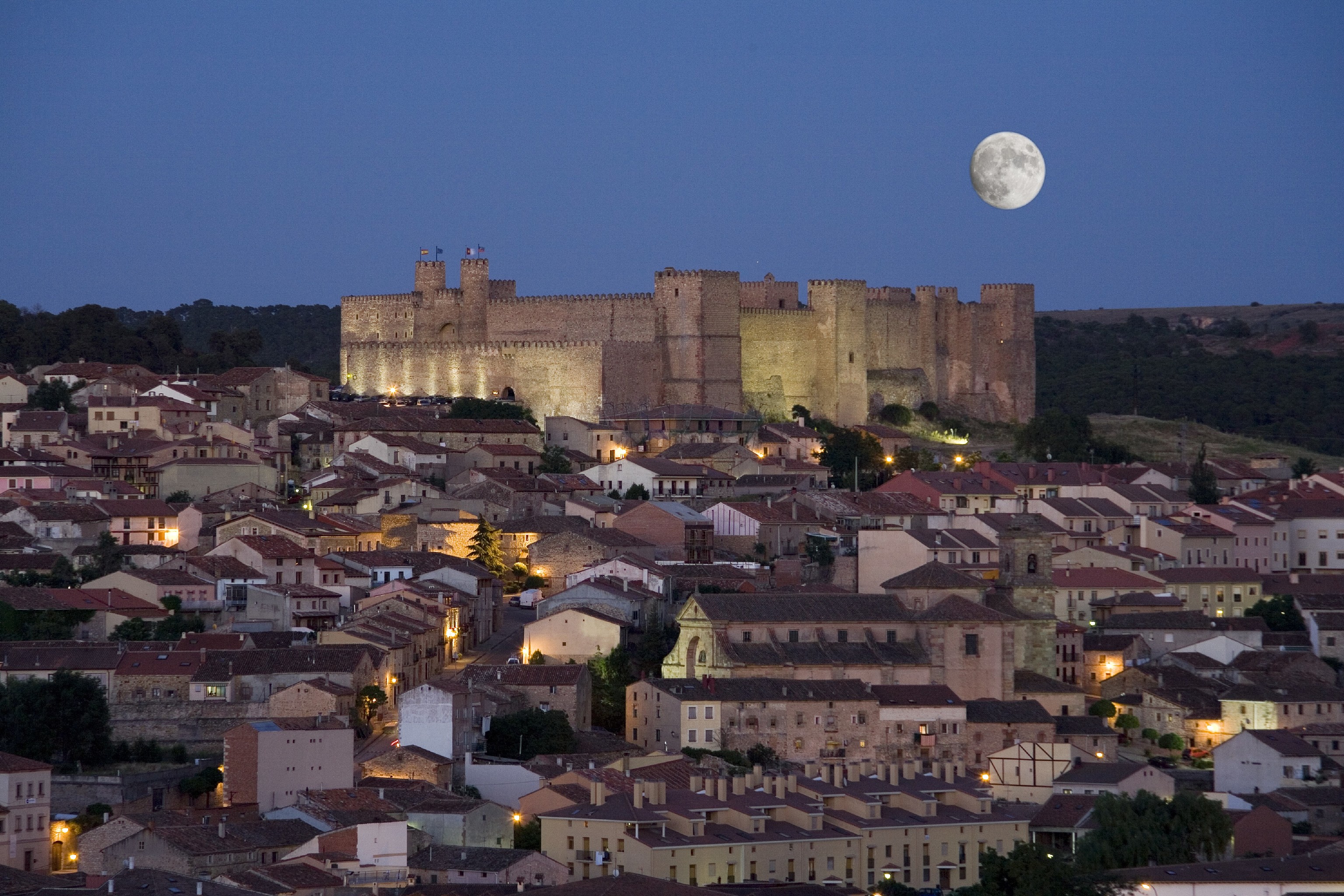 Panorámica de Sigüenza con el castillo-Parador dominando el paisaje.