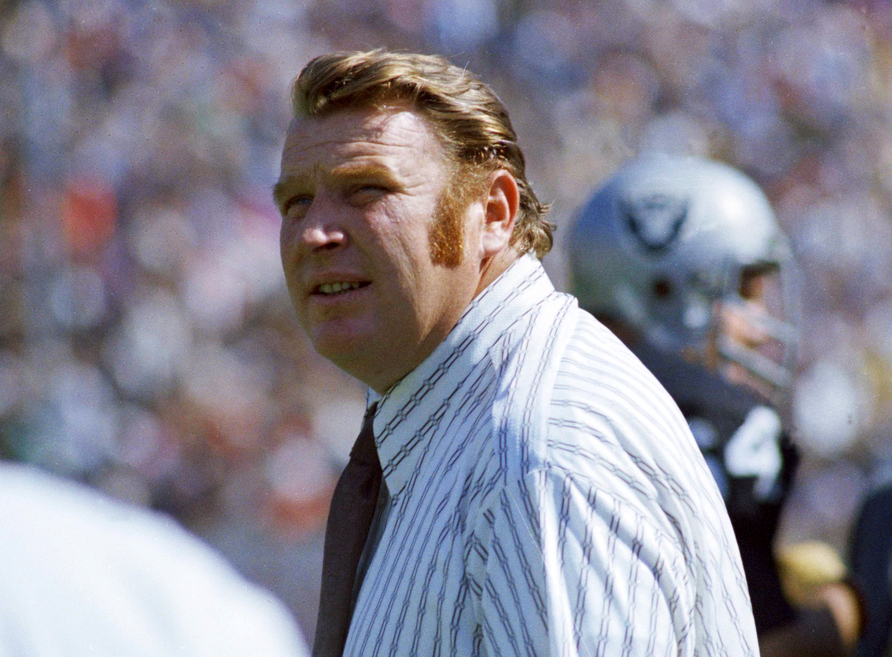 John Madden, durante su etapa como entrenador de los Raiders.