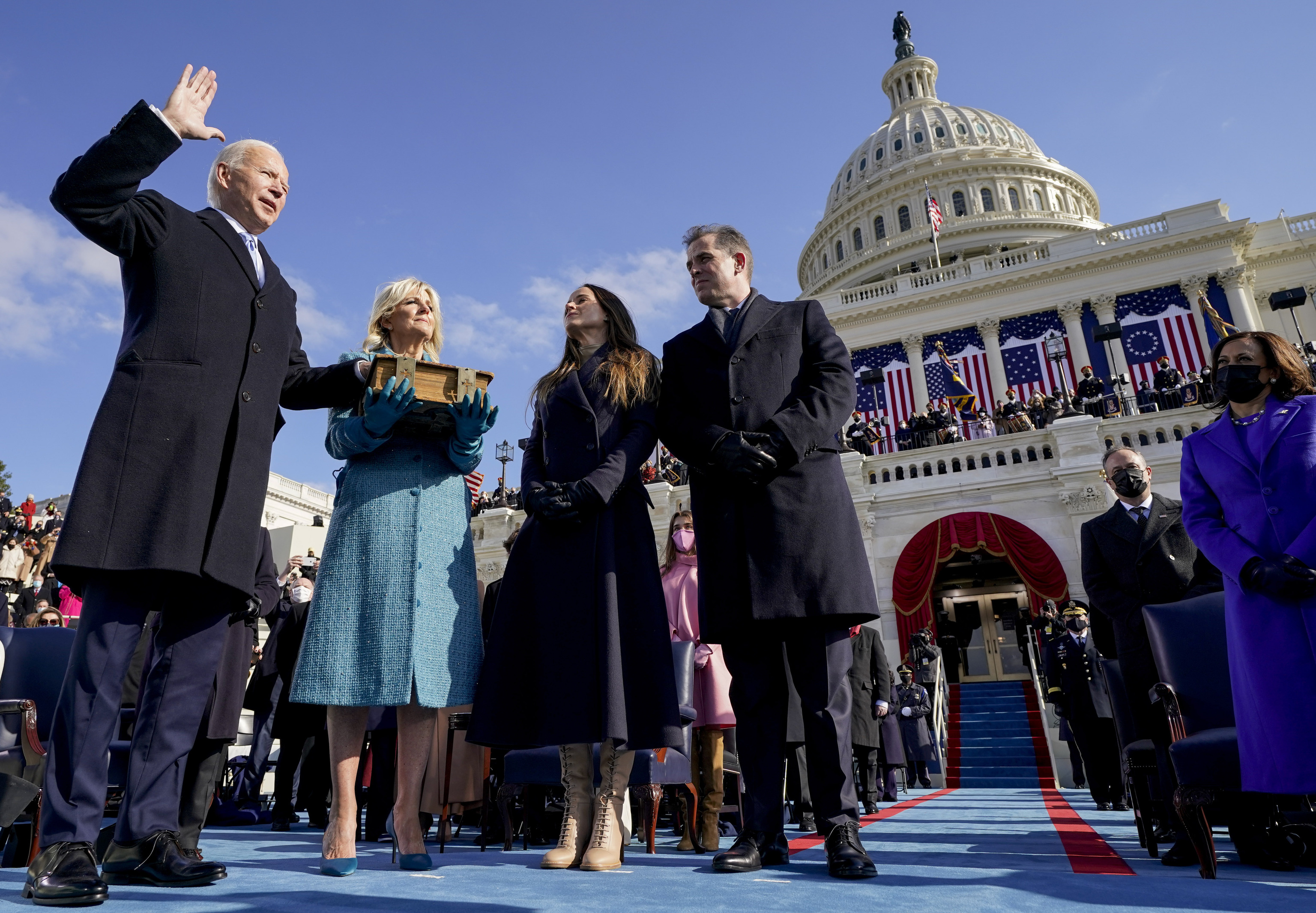 Joe Biden jura como presidente de EEUU frente al Capitolio.