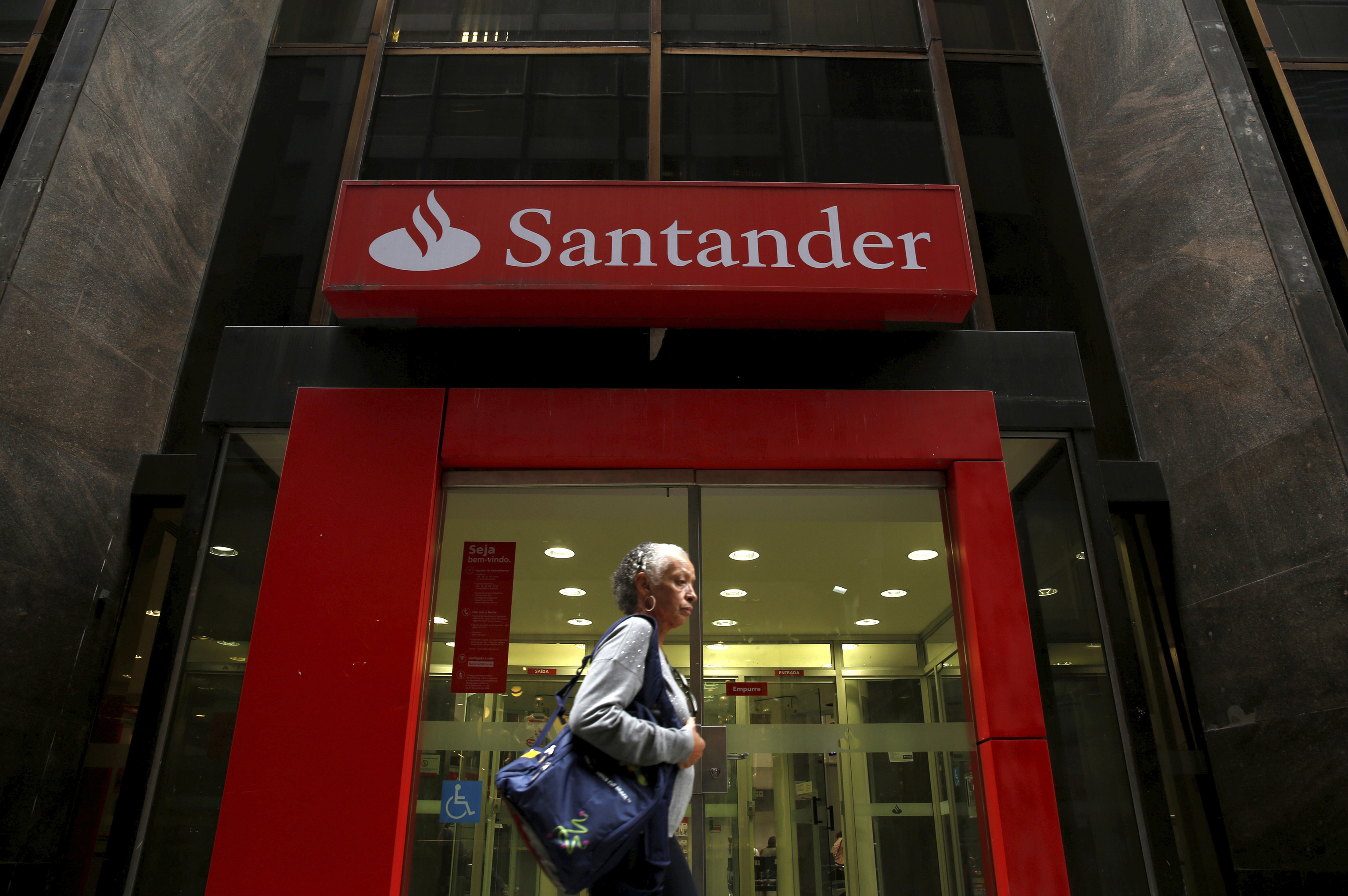 Aguinaldo involuntario: Banco Santander reparte por error más de 150 millones de euros en Reino Unido