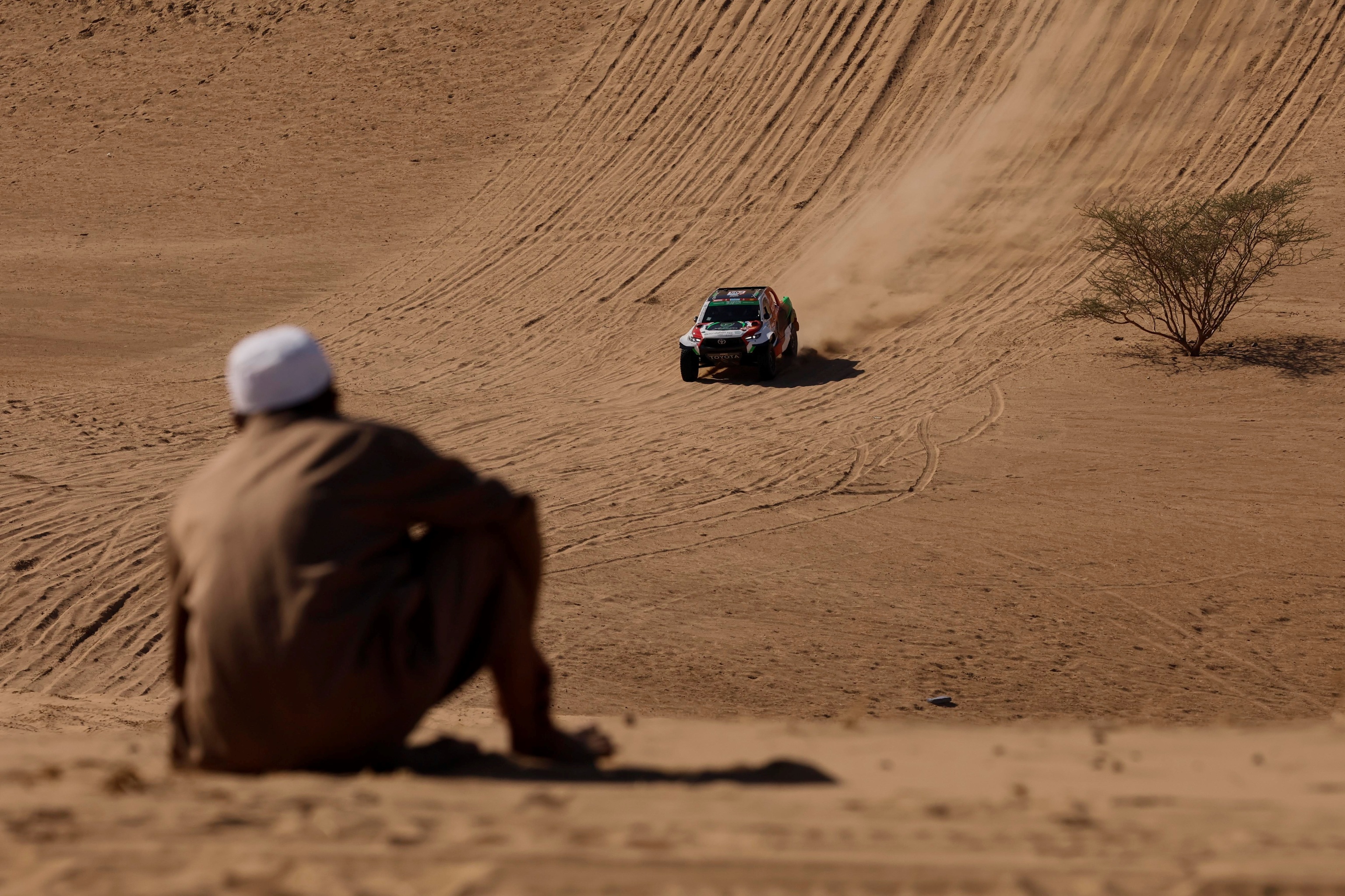 Al Rajhi y su copiloto Michael Orr, durante la primera etapa del Dakar.