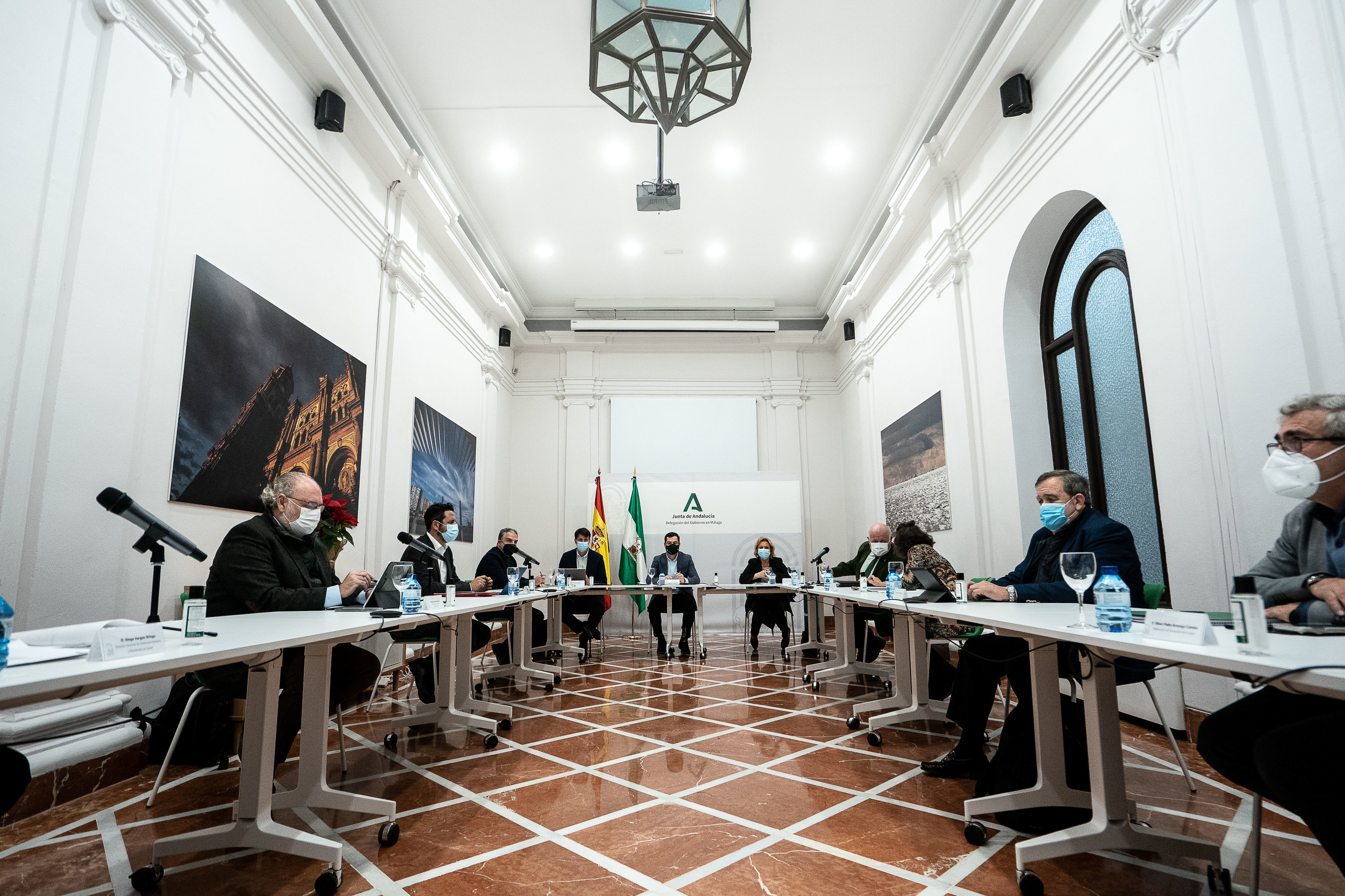 El presidente de la Junta, Juanma Moreno, preside la ltima reunin del comit de tcnicos para la pandemia.