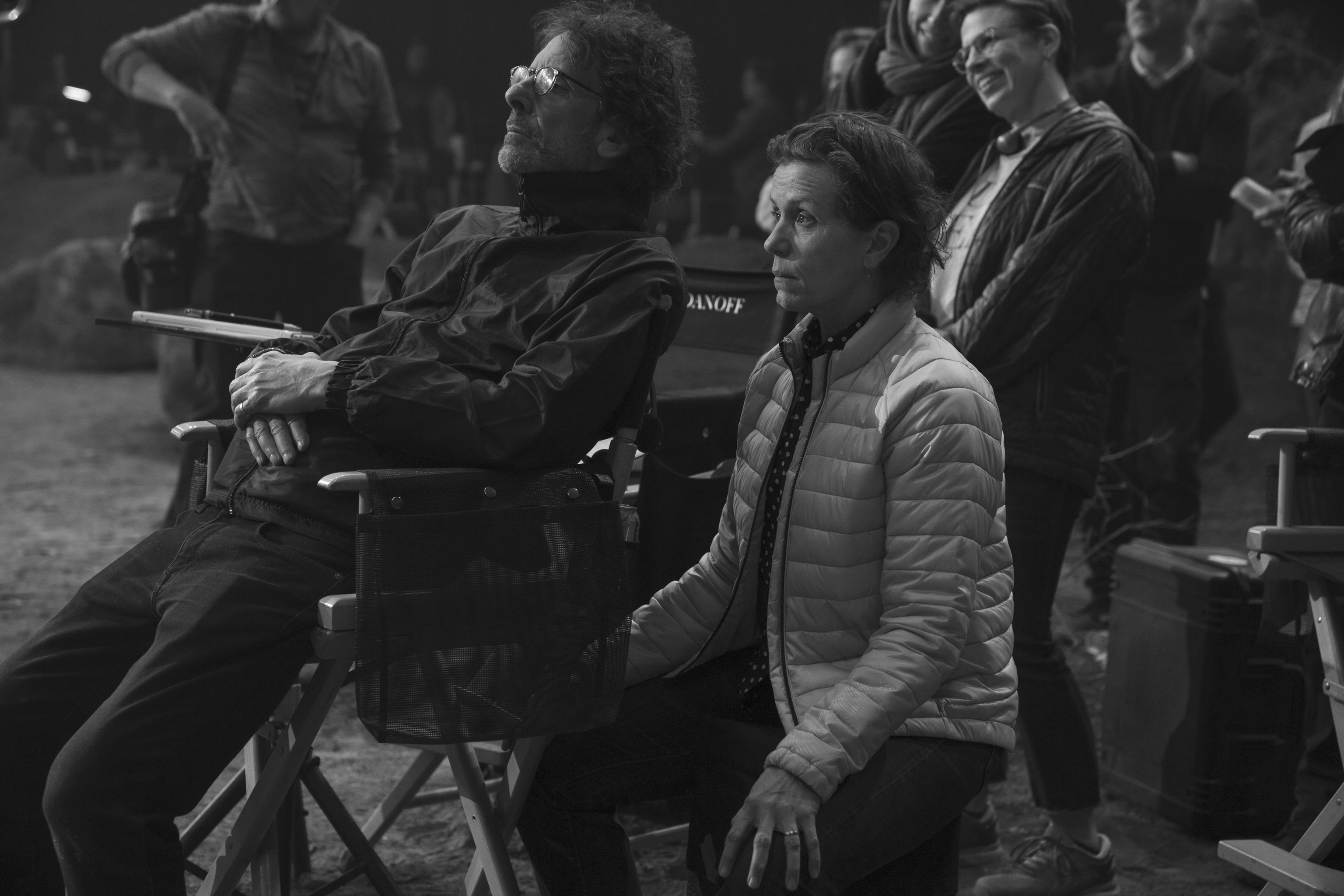 Joel Coen y la actriz y aquí productora Frances McDormand, durante el rodaje de 'Macbeth'.