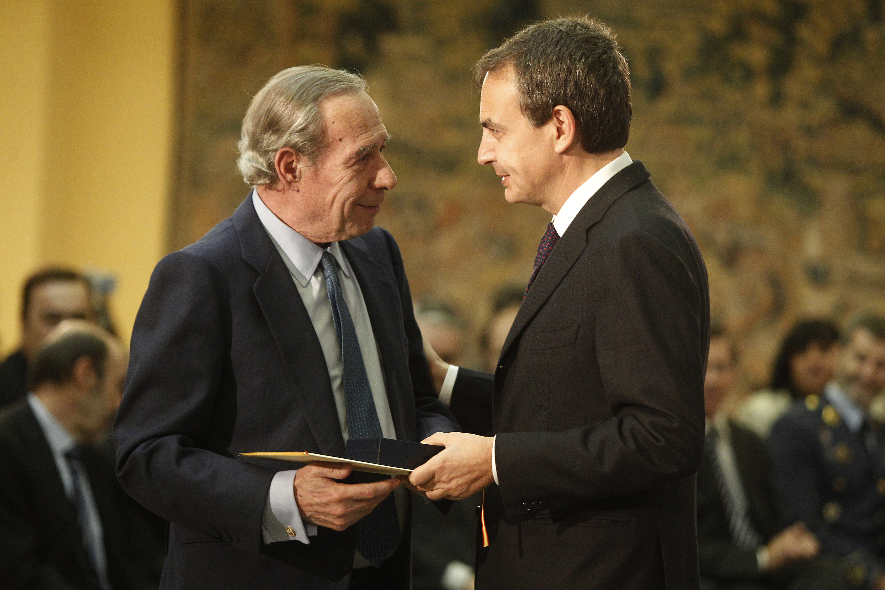 Lana recibi de Zapatero en 2011 la medalla de la Orden del Merito Constitucional