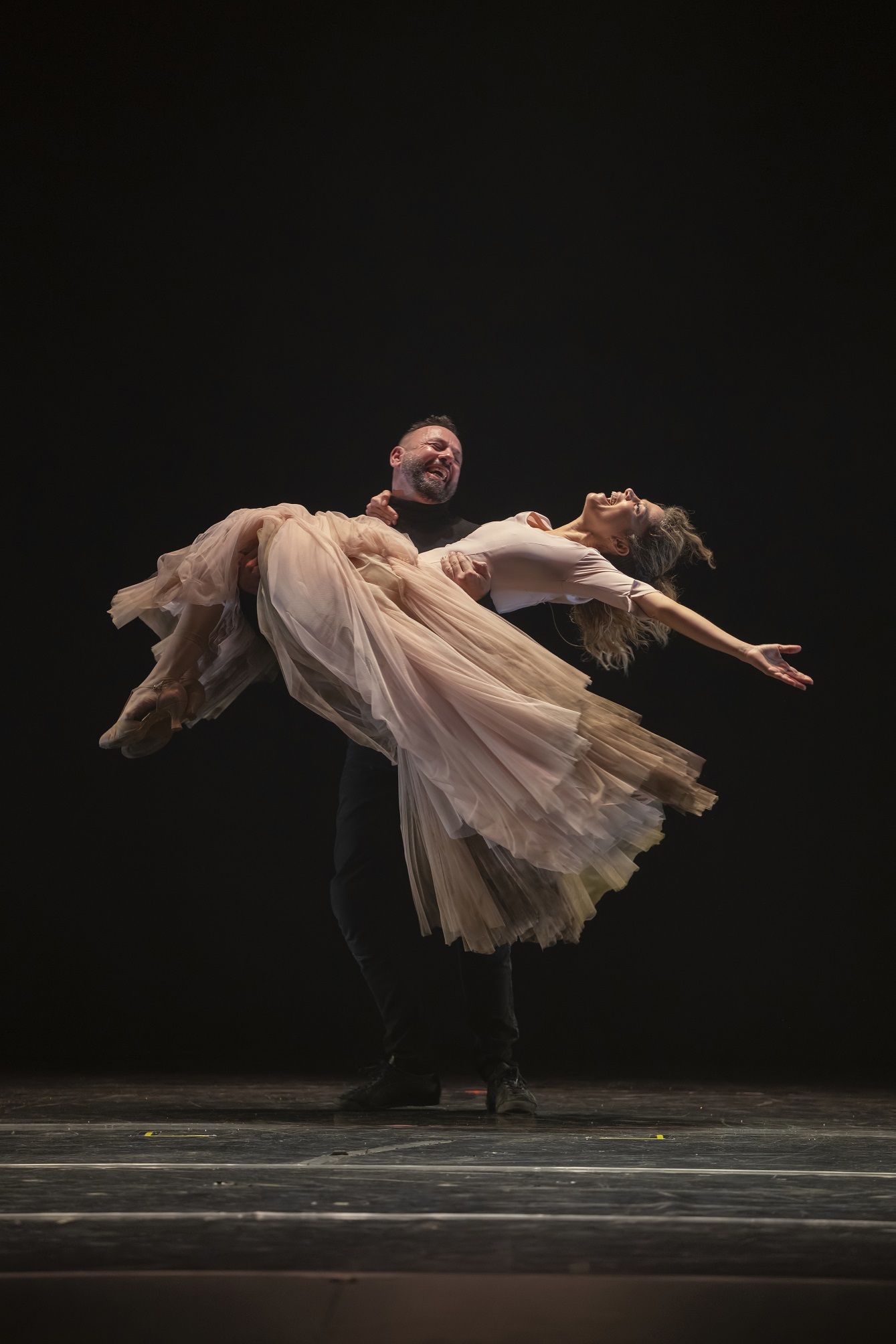 Juana Acosta y el bailarn Chevi Muraday protagonizan 'El Perdn', en el Teatro Bellas Artes.