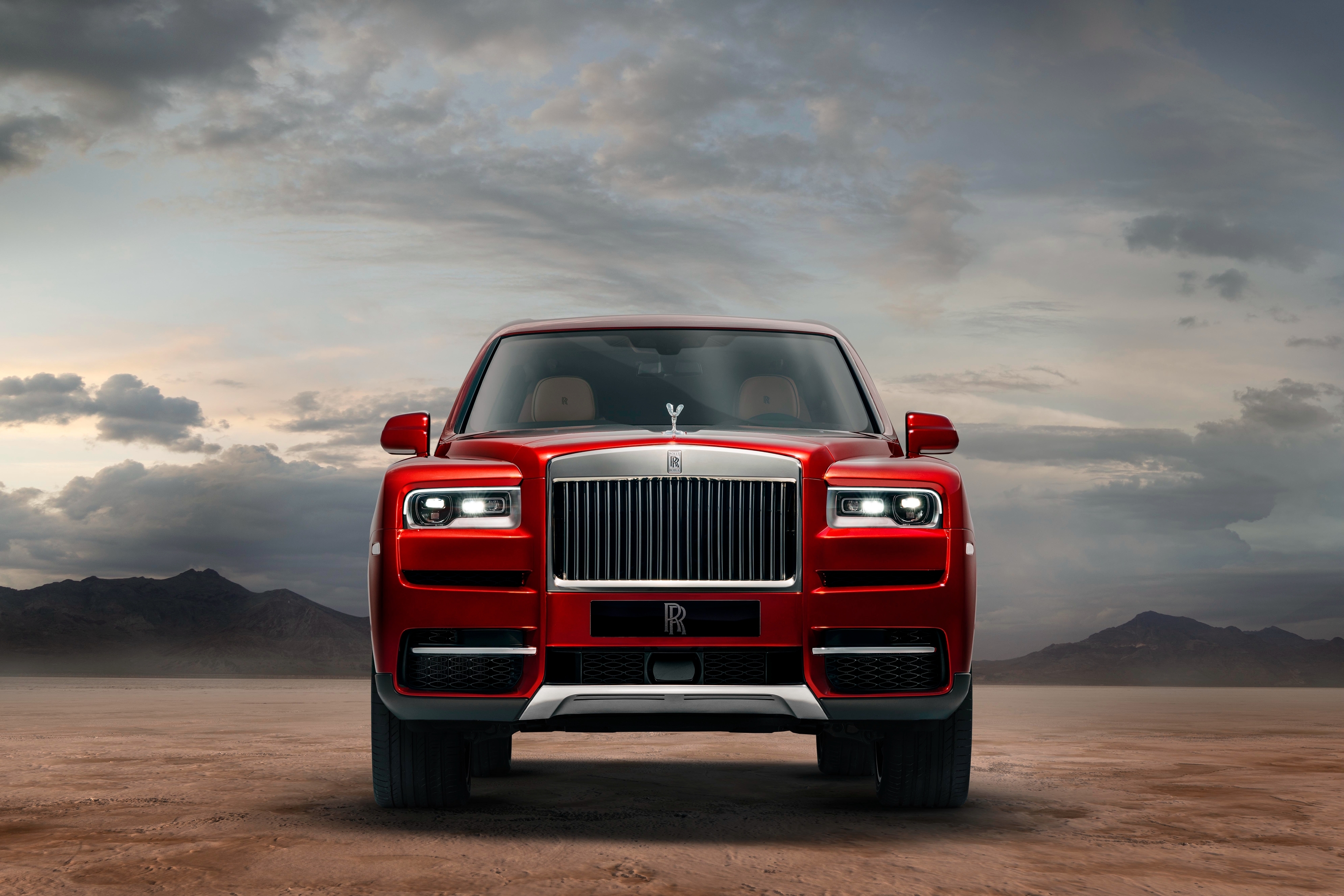 Rolls-Royce pasa de la crisis: vendió más coches que nunca en 2021