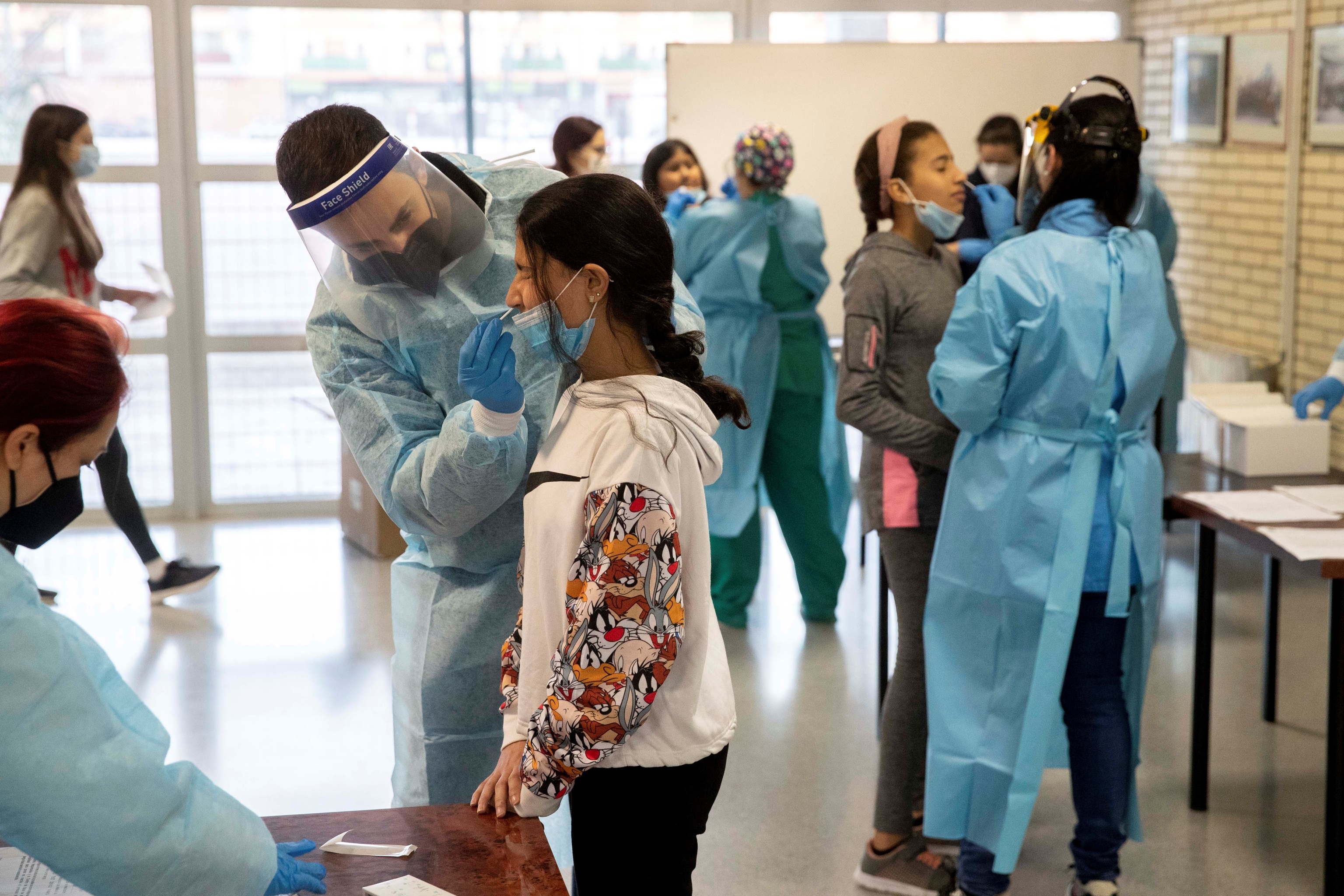 Several health workers perform antigen tests on the students of the Vivente Medina de Archena Secondary Education Institute, (Murcia) ,.