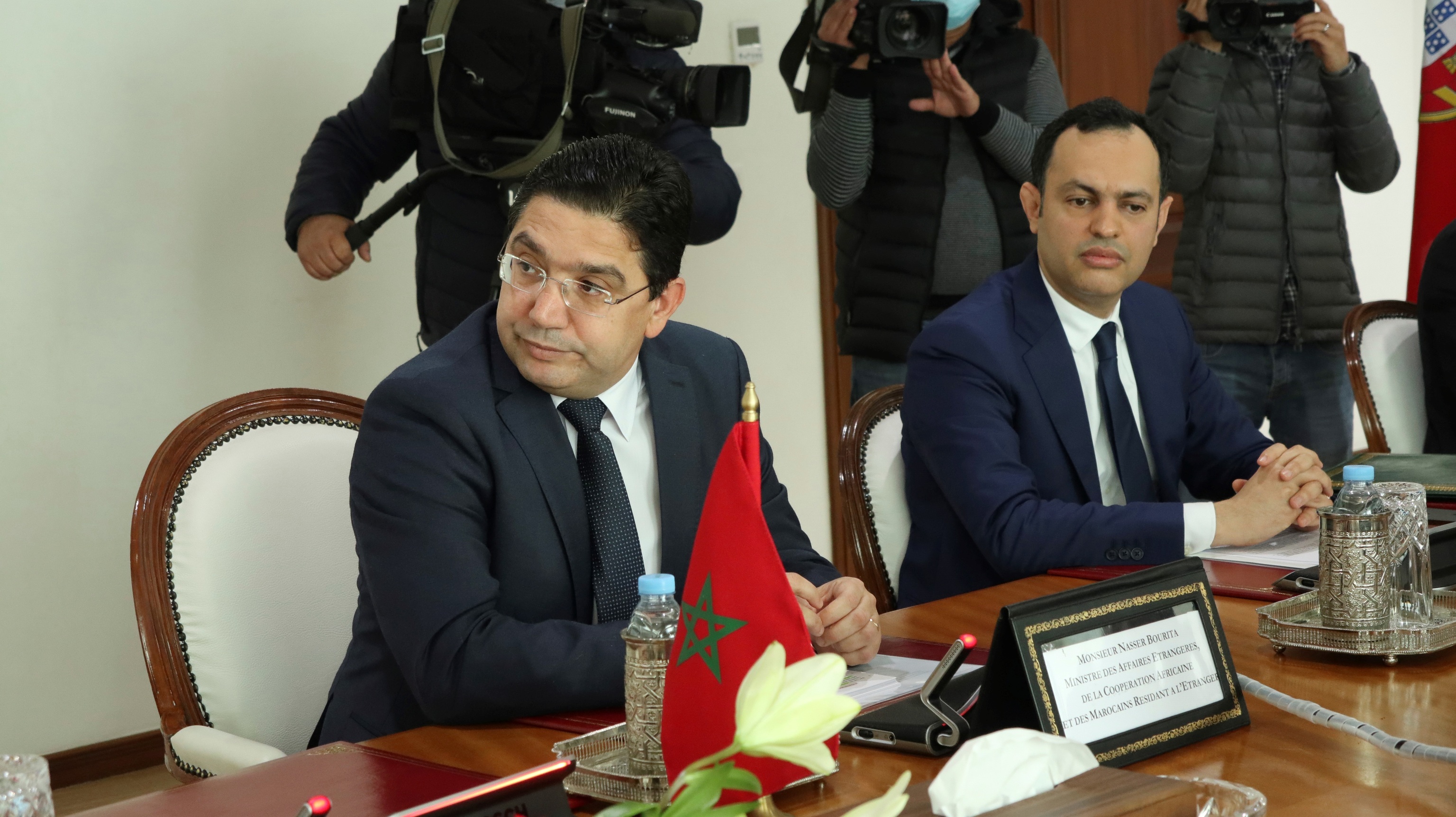 El ministro de Asuntos Exteriores marroqu, Naser Burita (izda.), en Rabat.