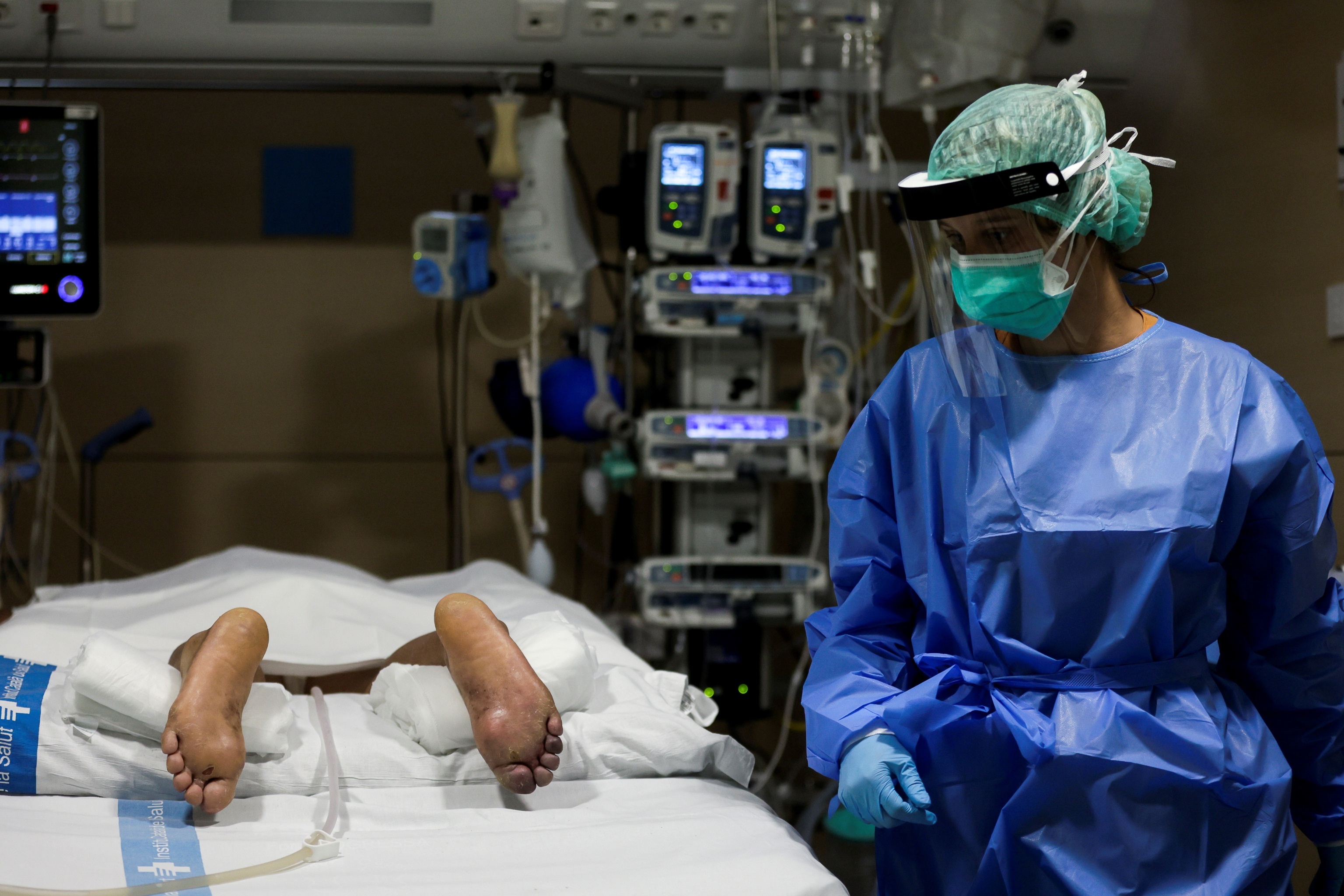 Los hospitales estn anulando operaciones programadas a causa de la saturacin de los enfermos Covid.