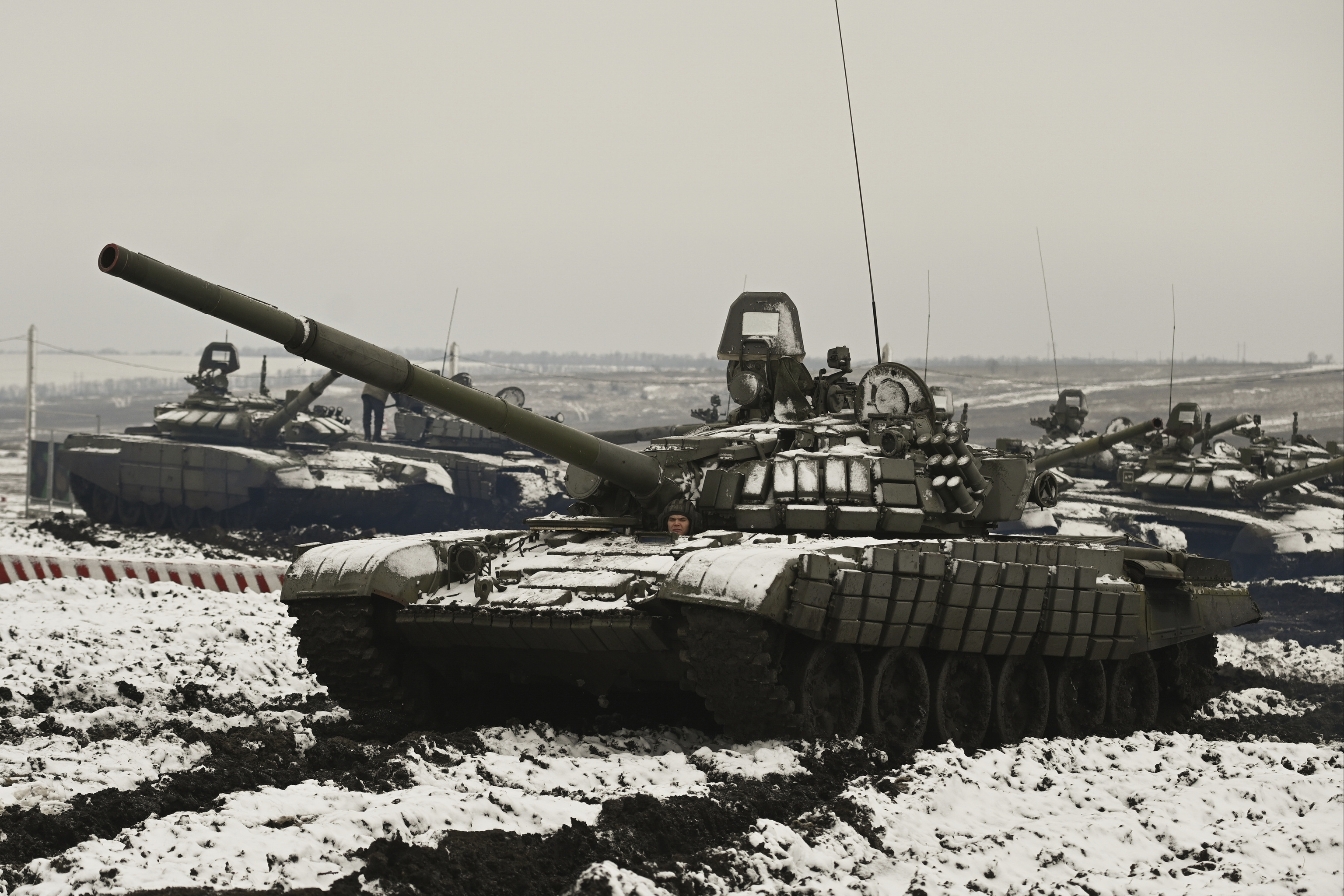Tanques rusos en unas maniobras militares en Kadamovskiy.