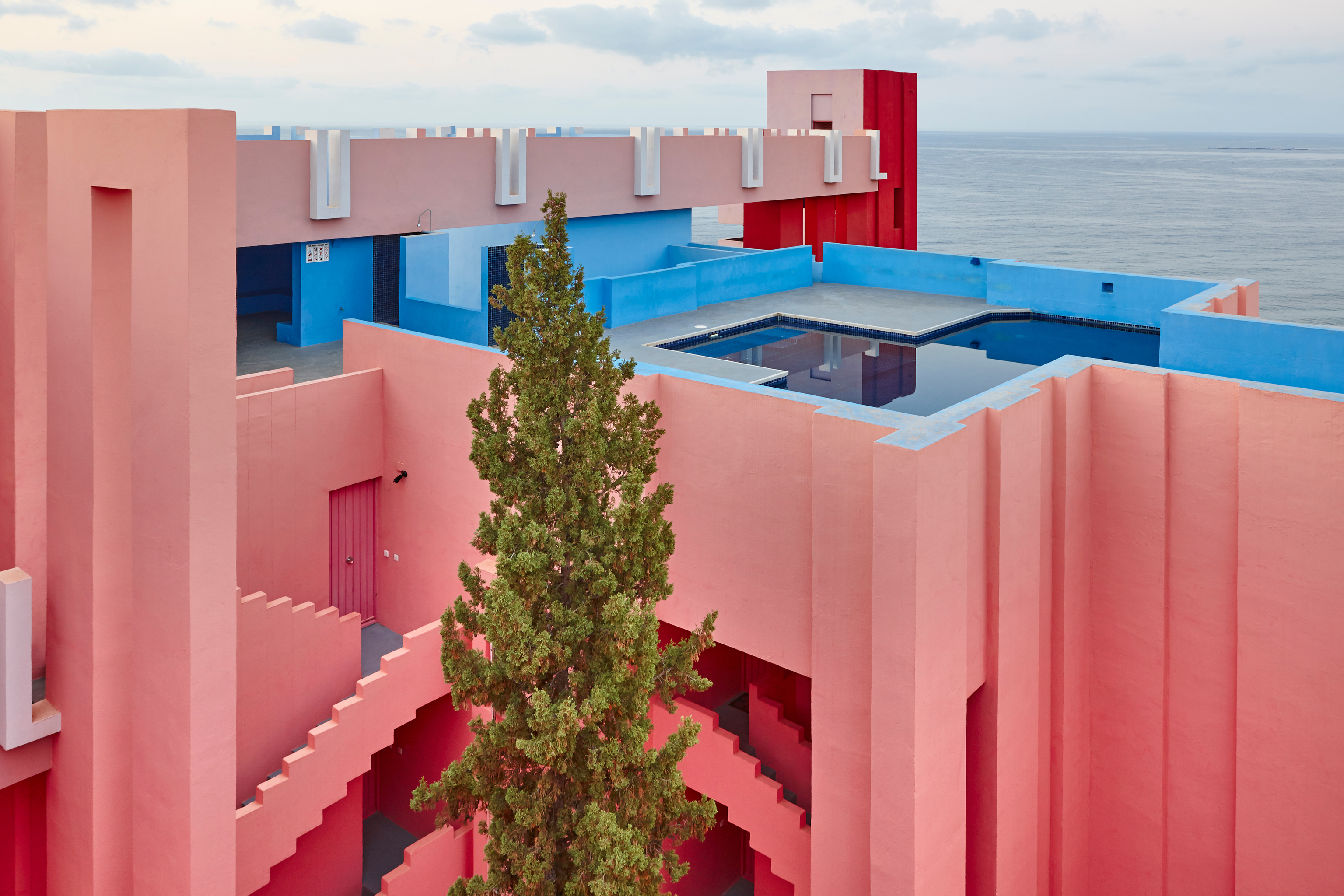 La Muralla Roja de Bofill, el edificio más instagrameado de España