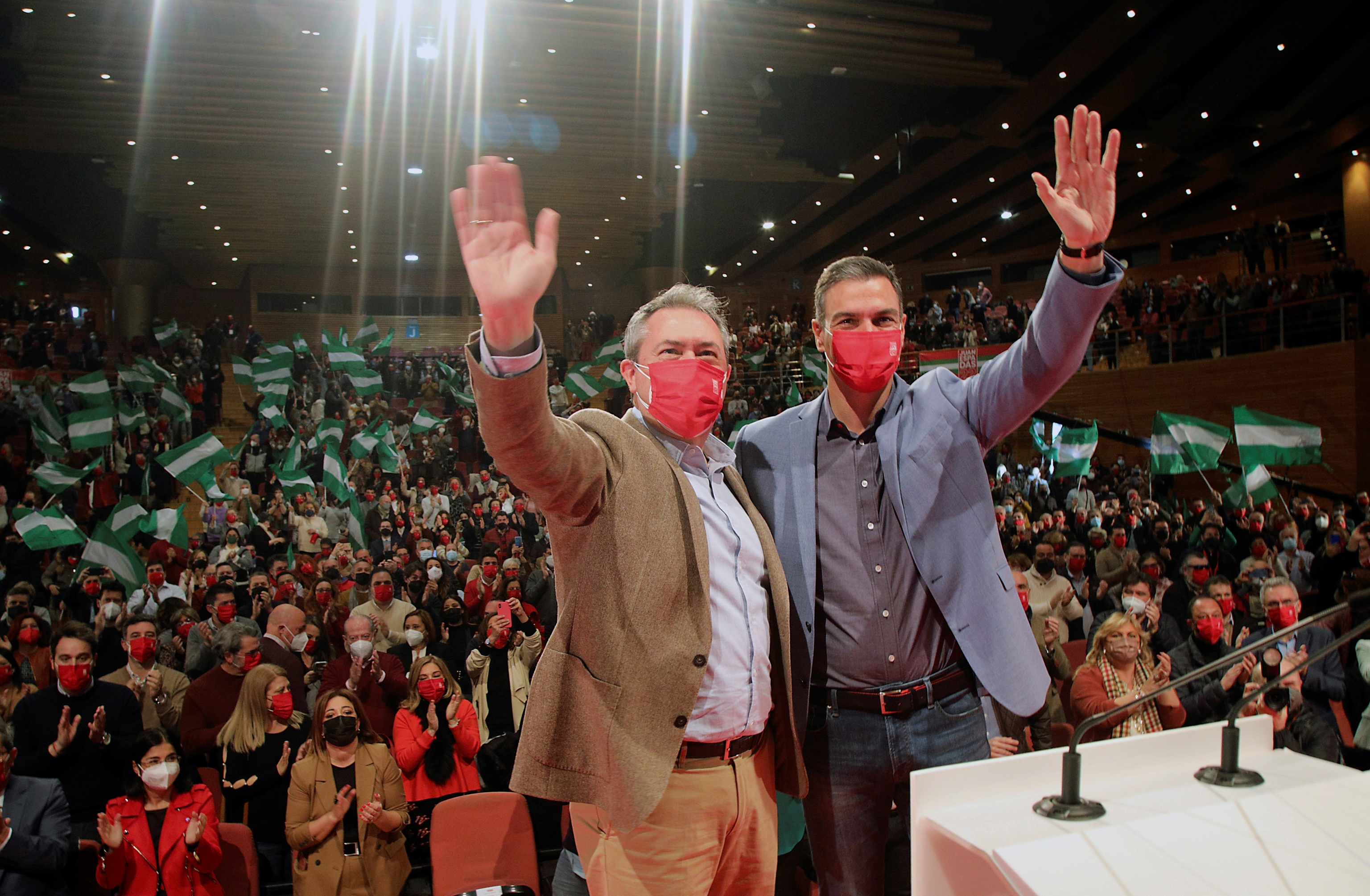 Pedro Snchez, junto a Juan Espadas en la presentacin de la candidatura a la Junta de Andaluca hoy en Granada.