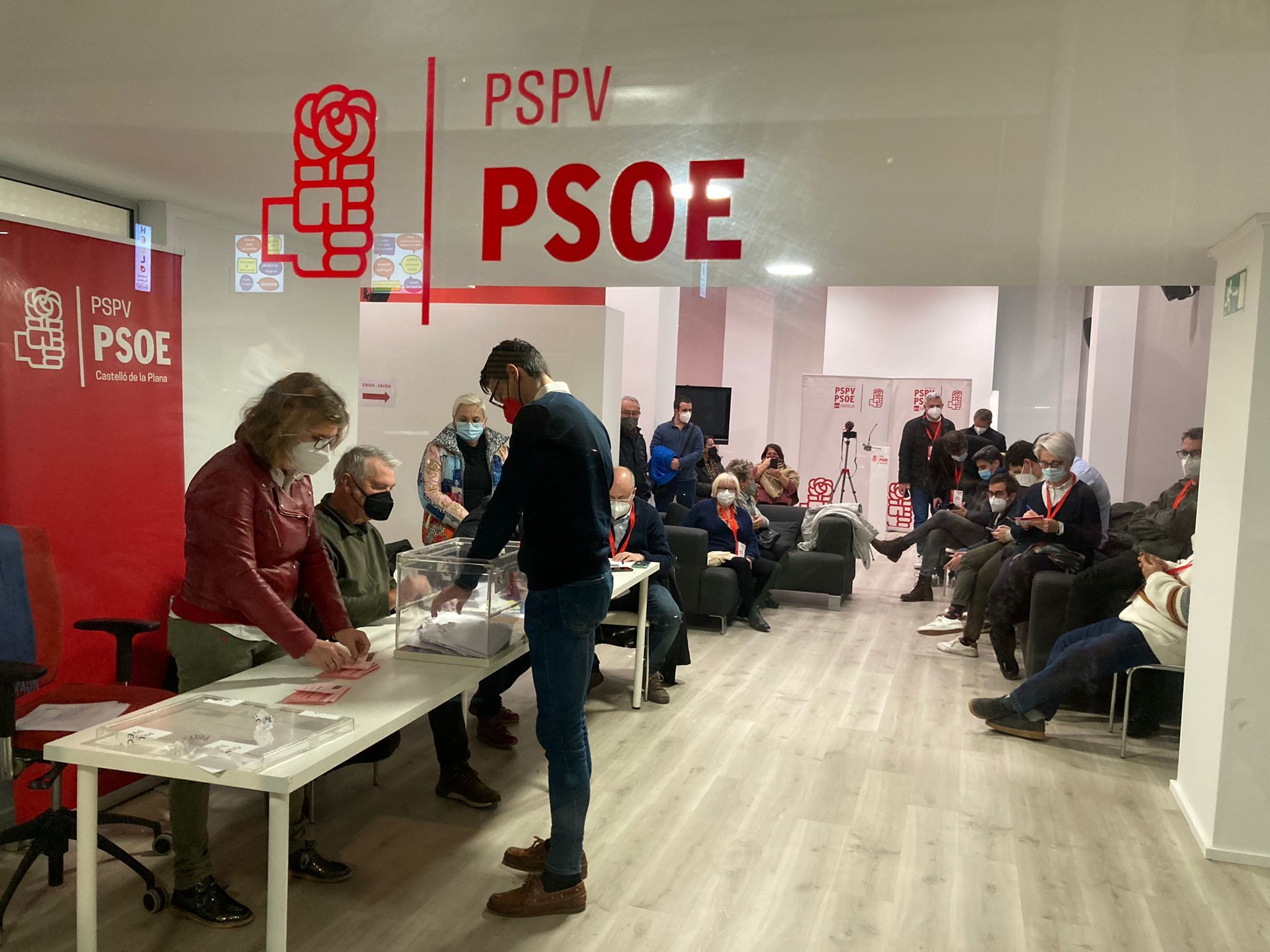 Recuento de los votos en la sede del PSPV-PSOE