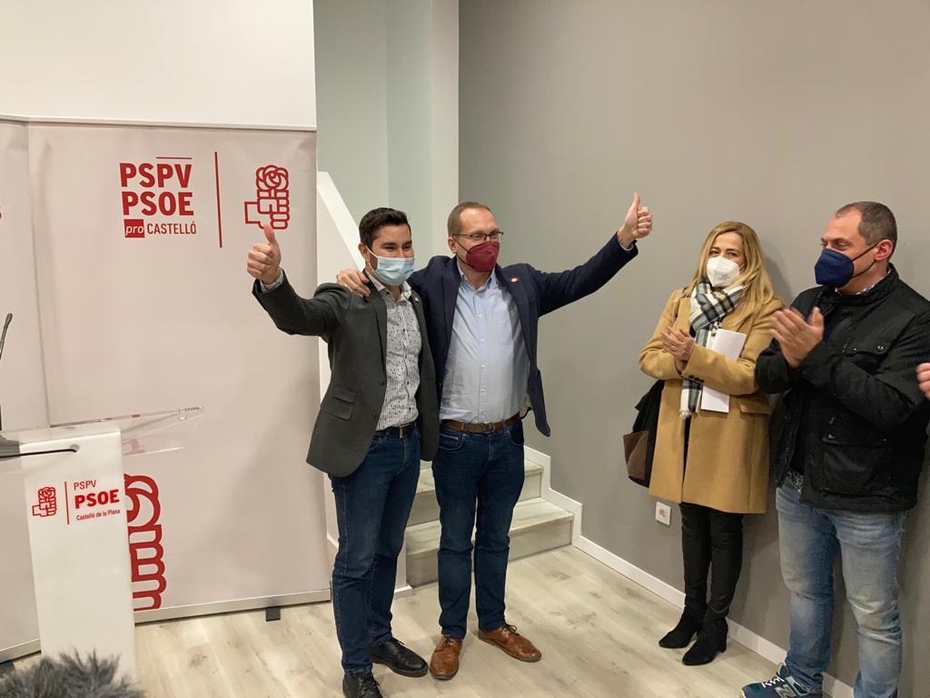 Falomir, izq., con Blanch, en la sede del PSPV-PSOE tras los resultados.