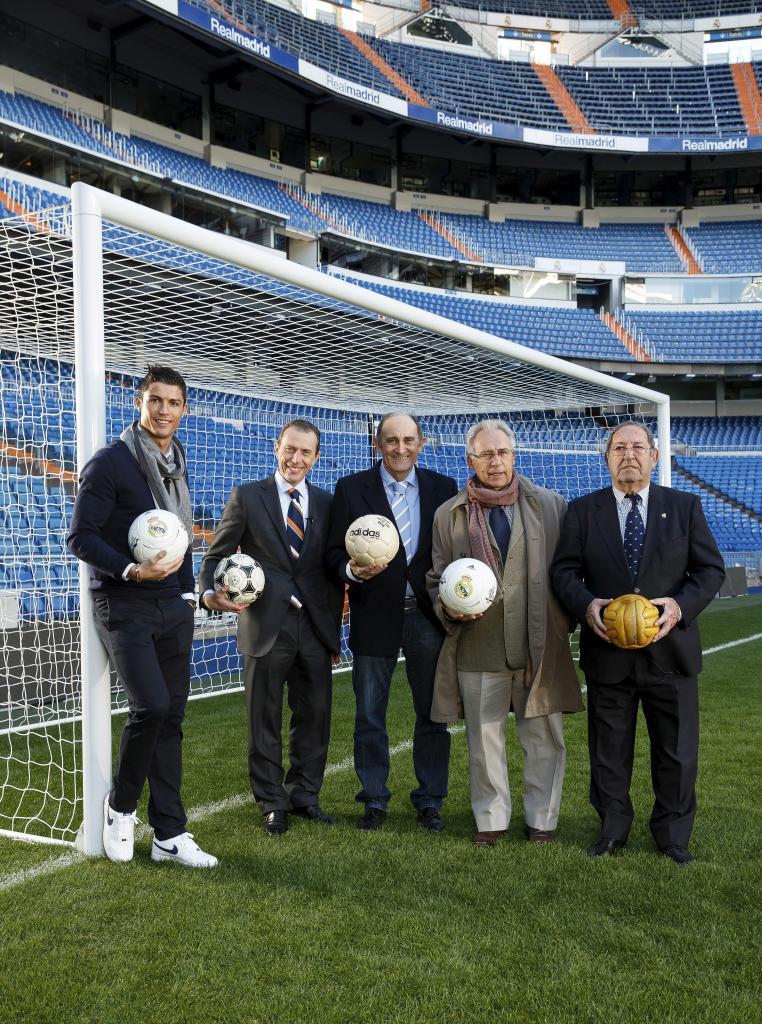 Cristiano, Butragueño, Pirri, Amancio y Gento, en el Bernabéu.