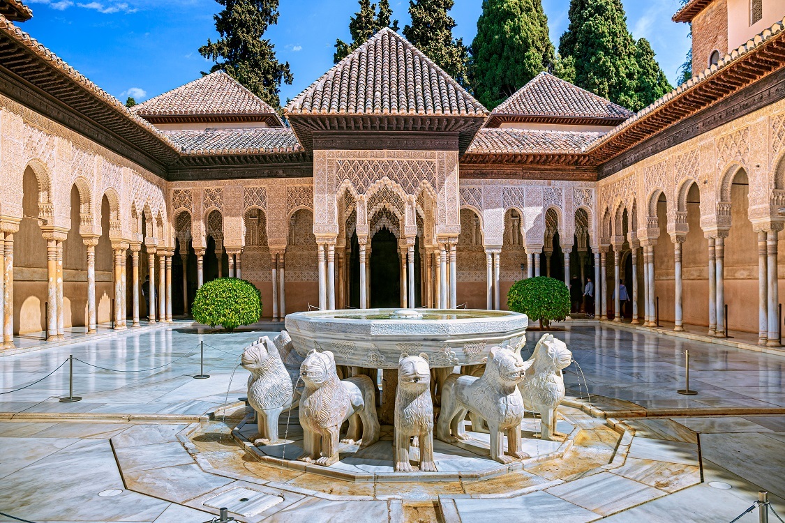 Palacio de  los Leones, en la Alhambra (Granada).
