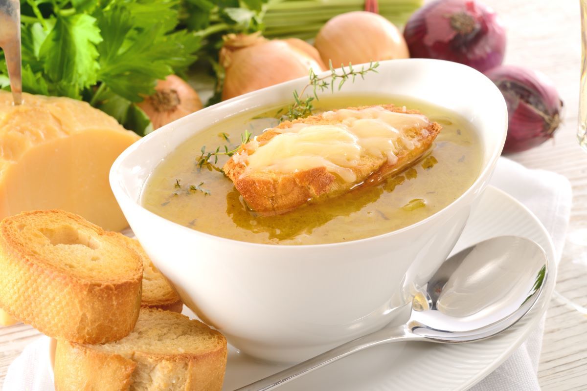 La sopa de cebolla: una cena ligera y muy sabrosa