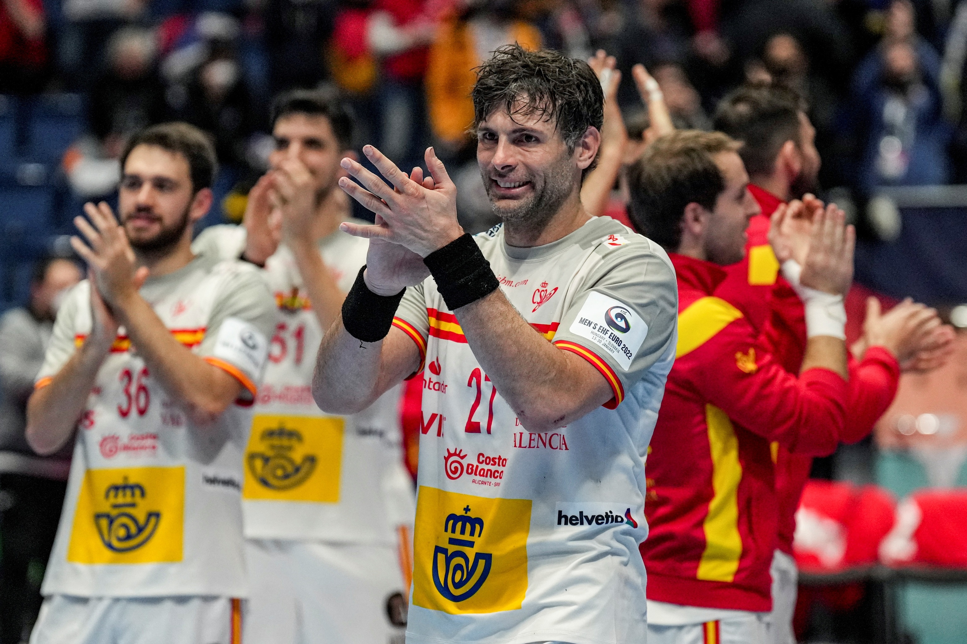 El jugador español de balonmano Antonio García Robledo celebrando la victoria de España contra Bosnia.