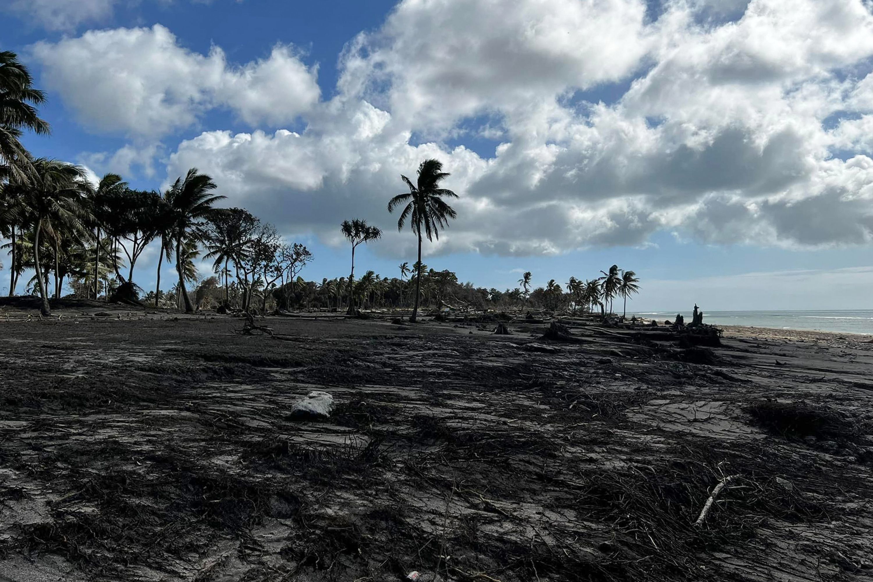 Playas destruidas en Tonga.