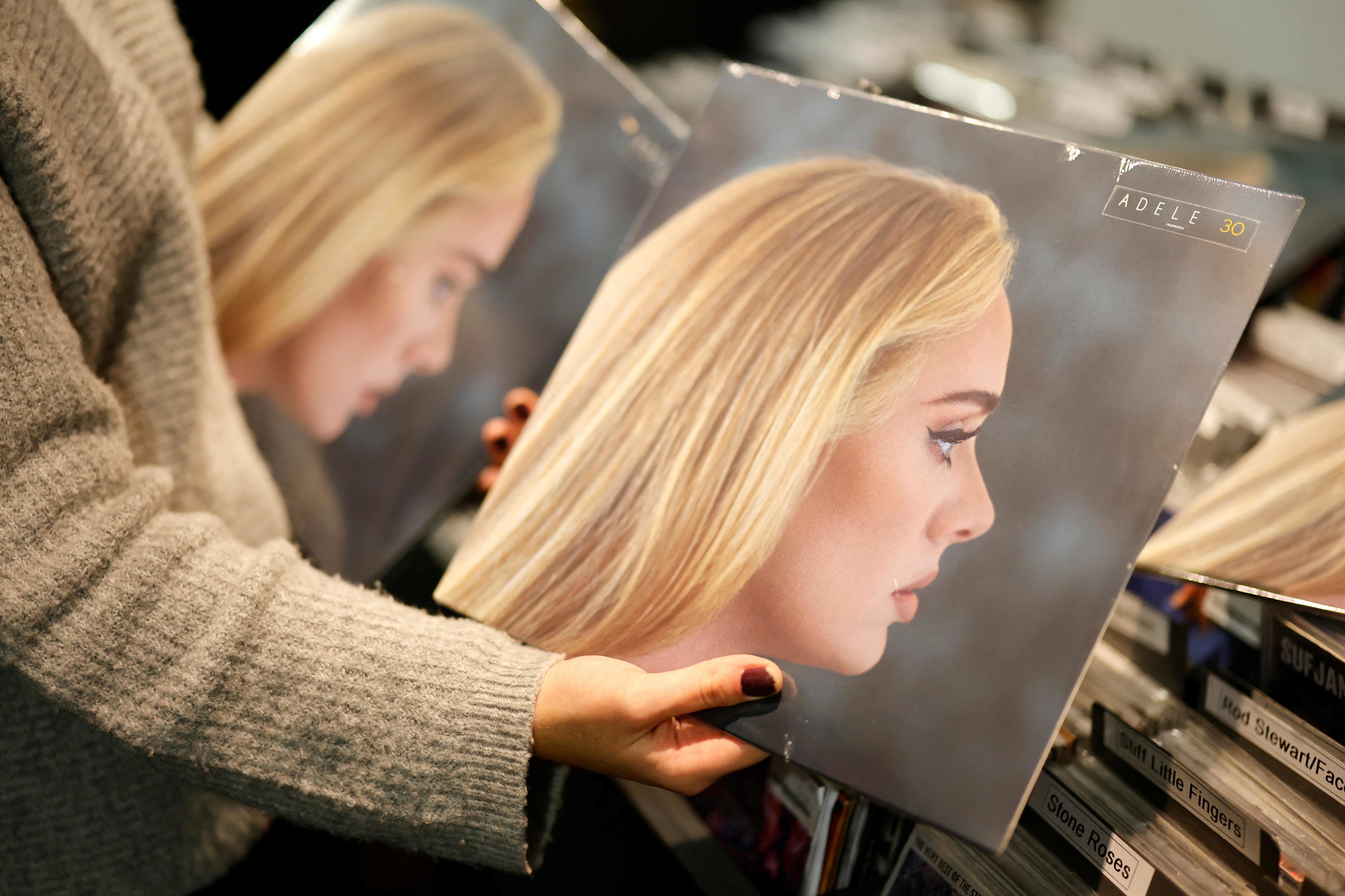 Copias del nuevo álbum de la cantante y compositora británica Adele.