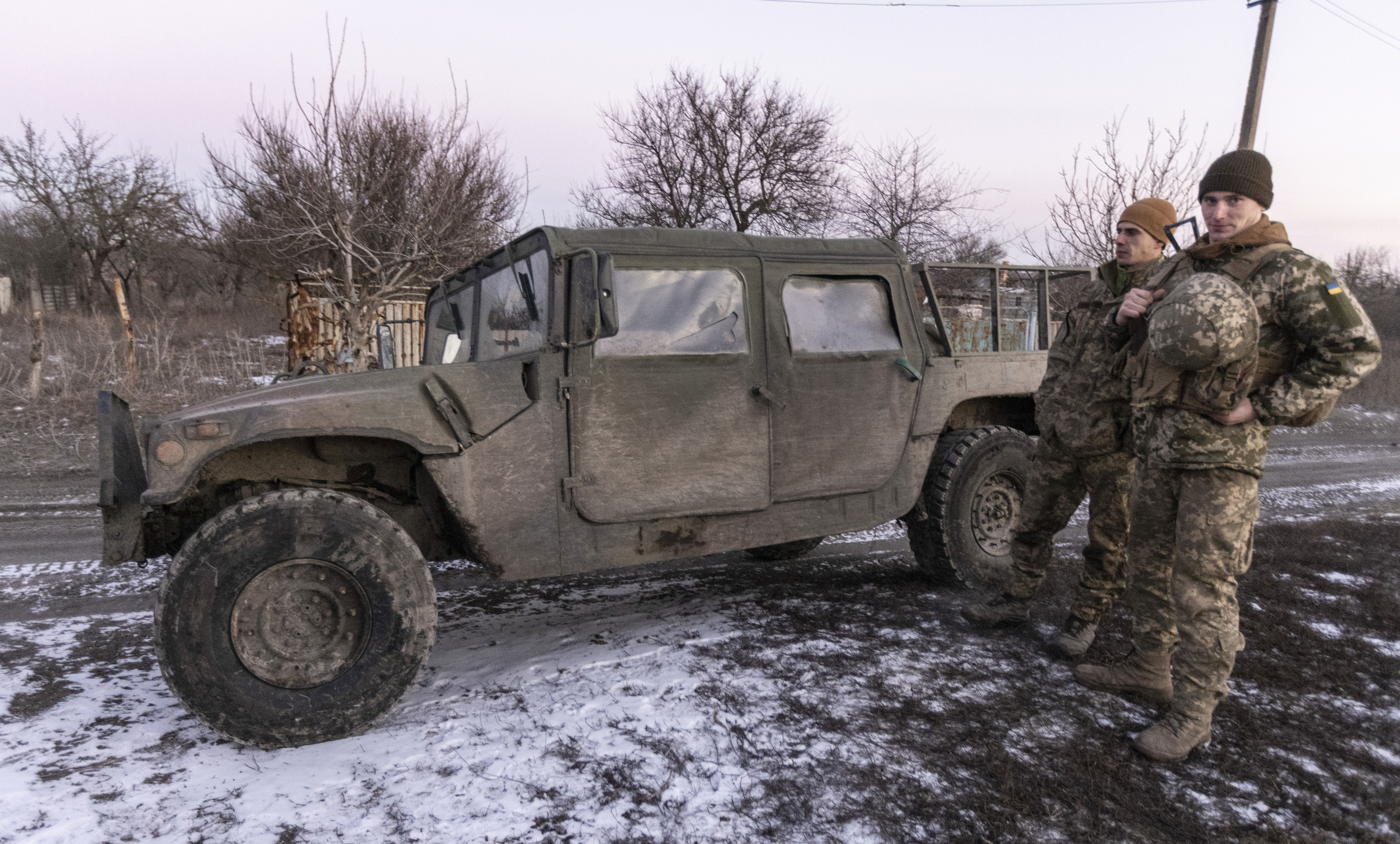 Soldados ucranianos en la frontera.