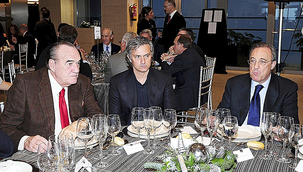 En la imagen, Fernández Tapias junto a Florentino y Mourinho en 2011