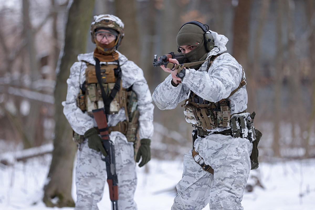 Participantes civiles, ayer, en una unidad de Defensa Territorial de Kiev.