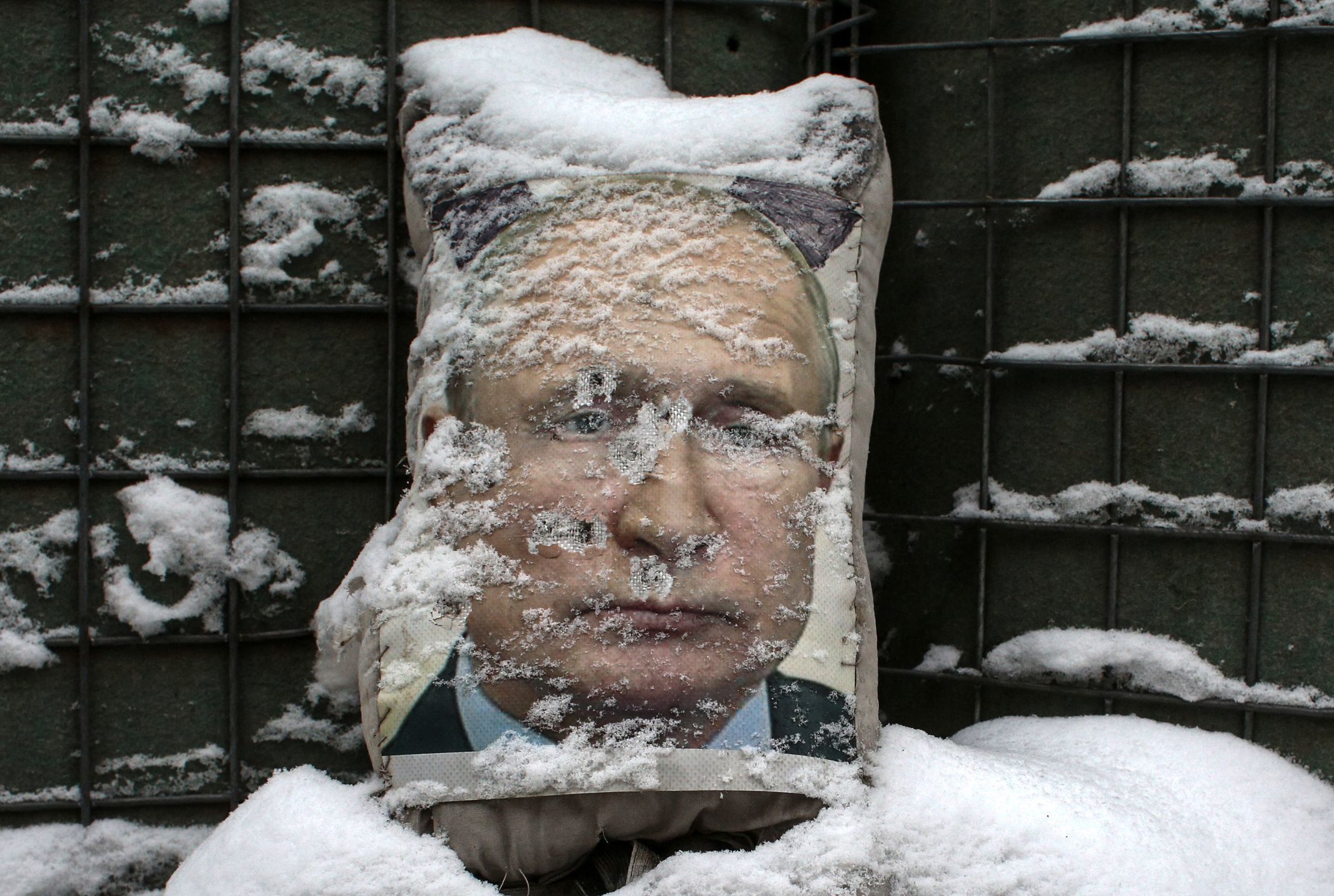 El presidente de Rusia, Vladimir Putin, convertido en un saco de tiro.