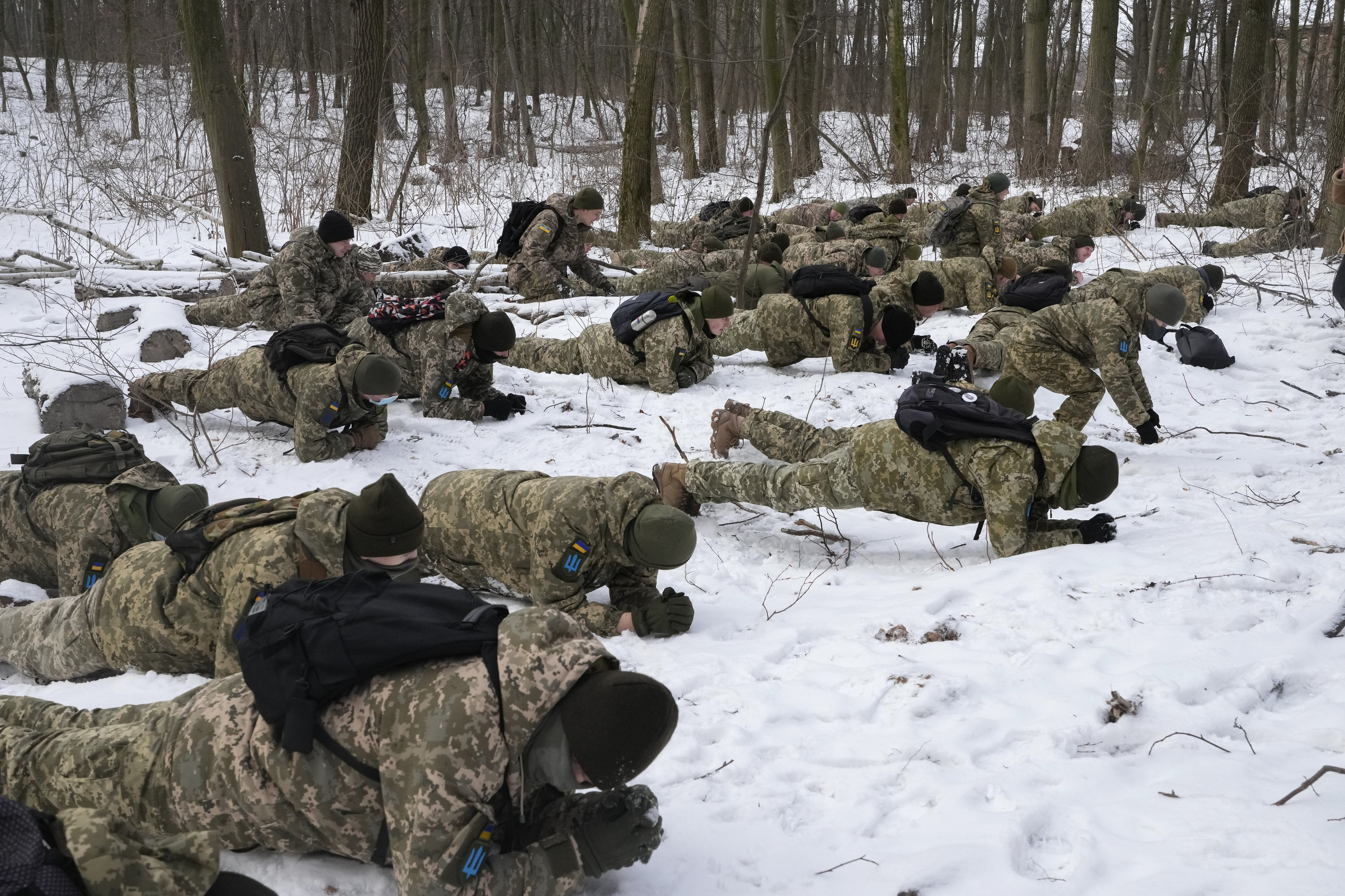 Soldados ucranianos entrenando en Kyiv.