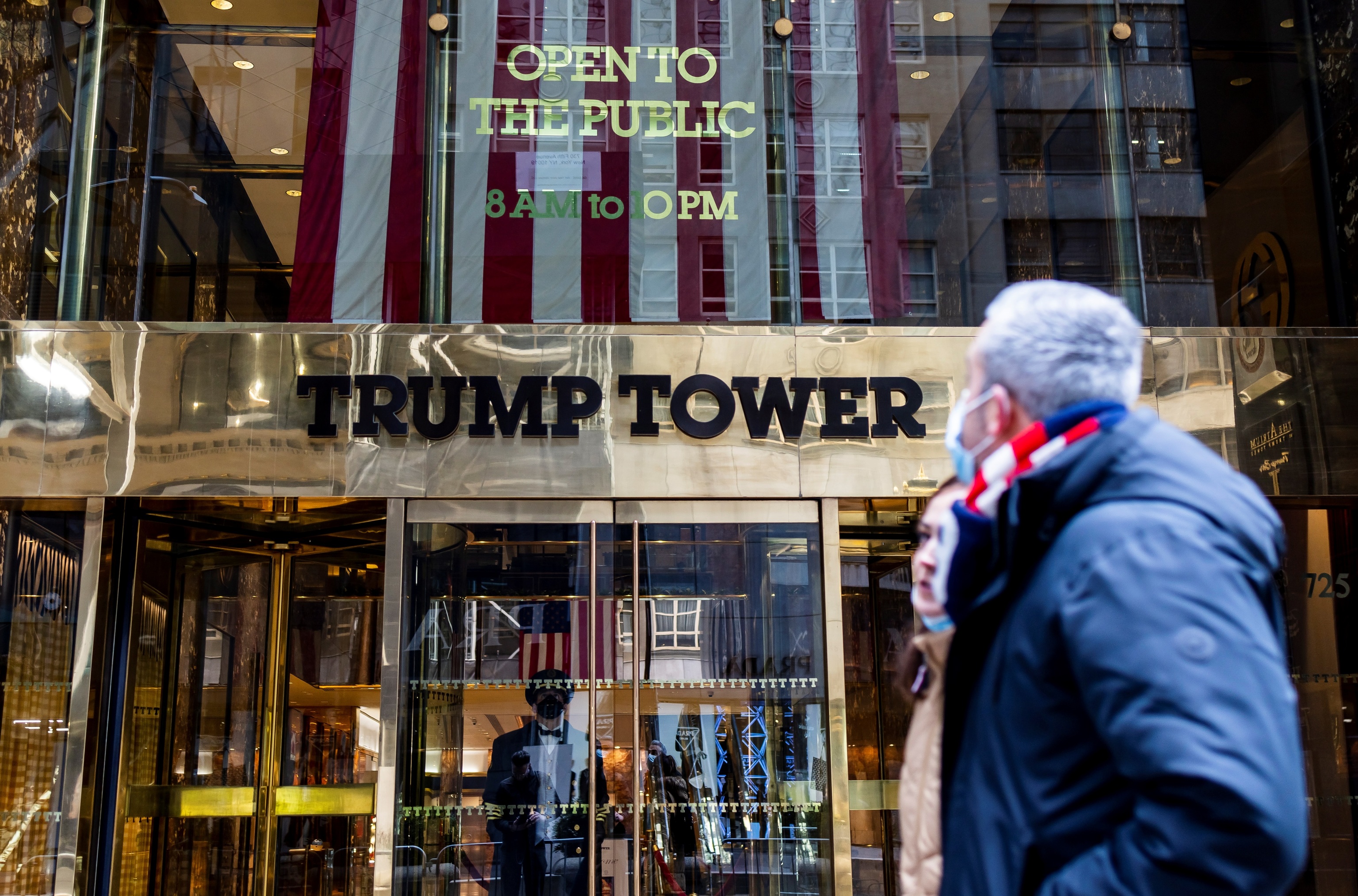 Entrada a la Trump Tower en la Quinta Avenida de Nueva York.