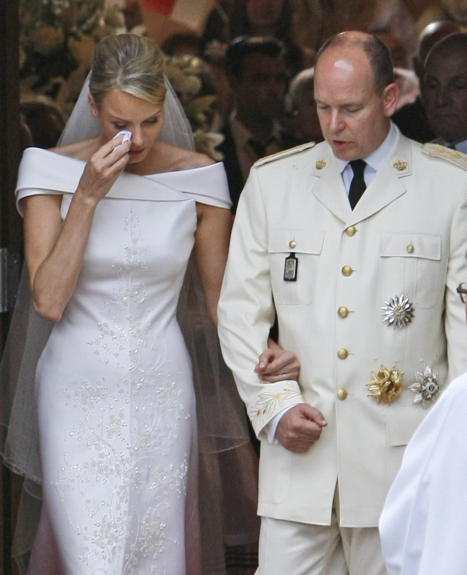 Una lacrimógena Charlene el día de su boda con Alberto de Mónaco.