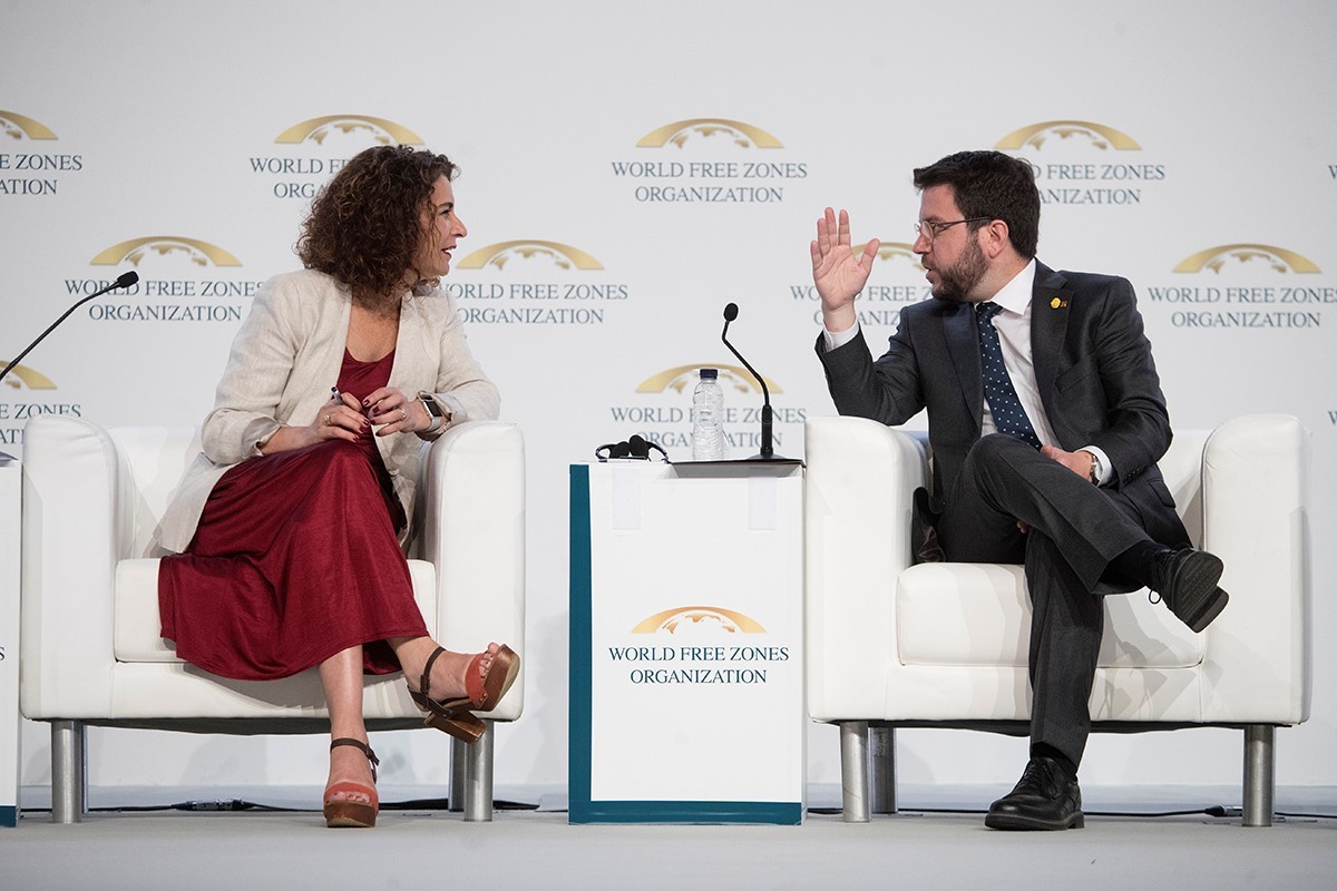 La ministra de Hacienda, María Jesús Montero y el presidente de la Generalitat catalana, Pere Aragonès
