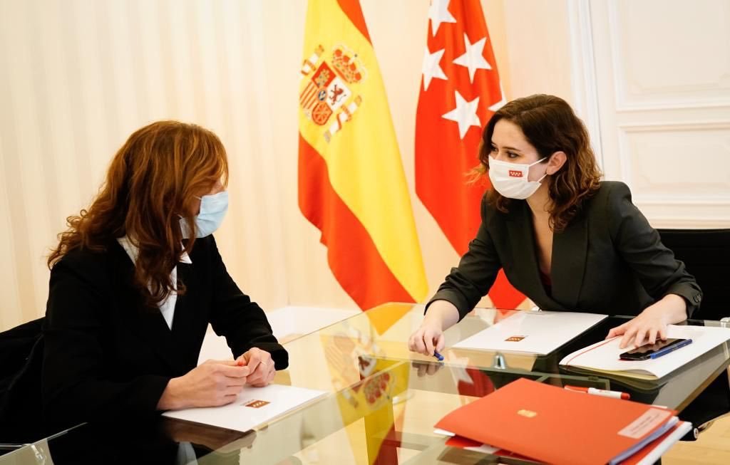 La presidenta regional junto a la líder de Más Madrid