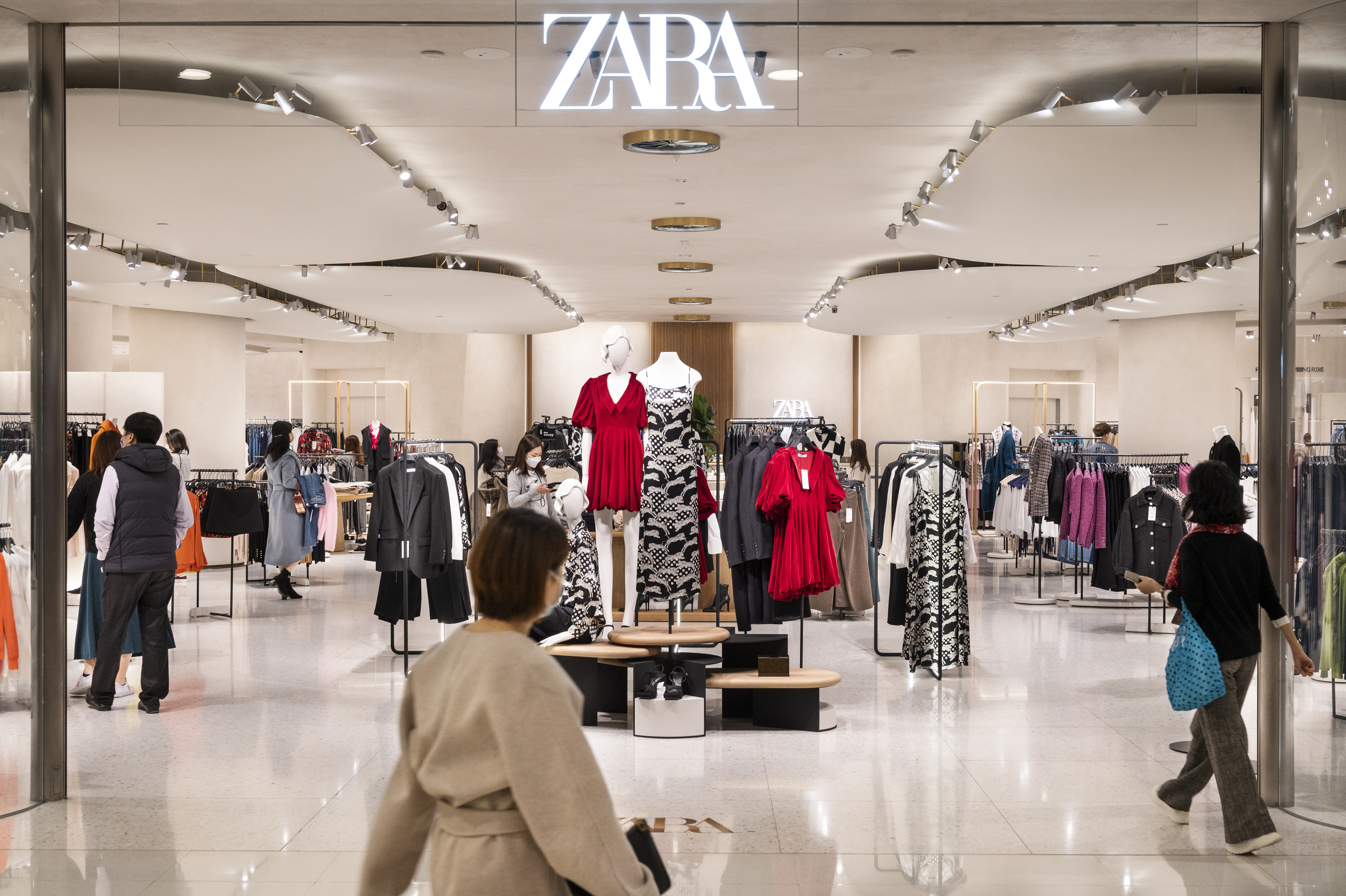 Abre el Zara más grande del mundo y cierra Uterqüe: los nuevos pasos de  Inditex | Moda