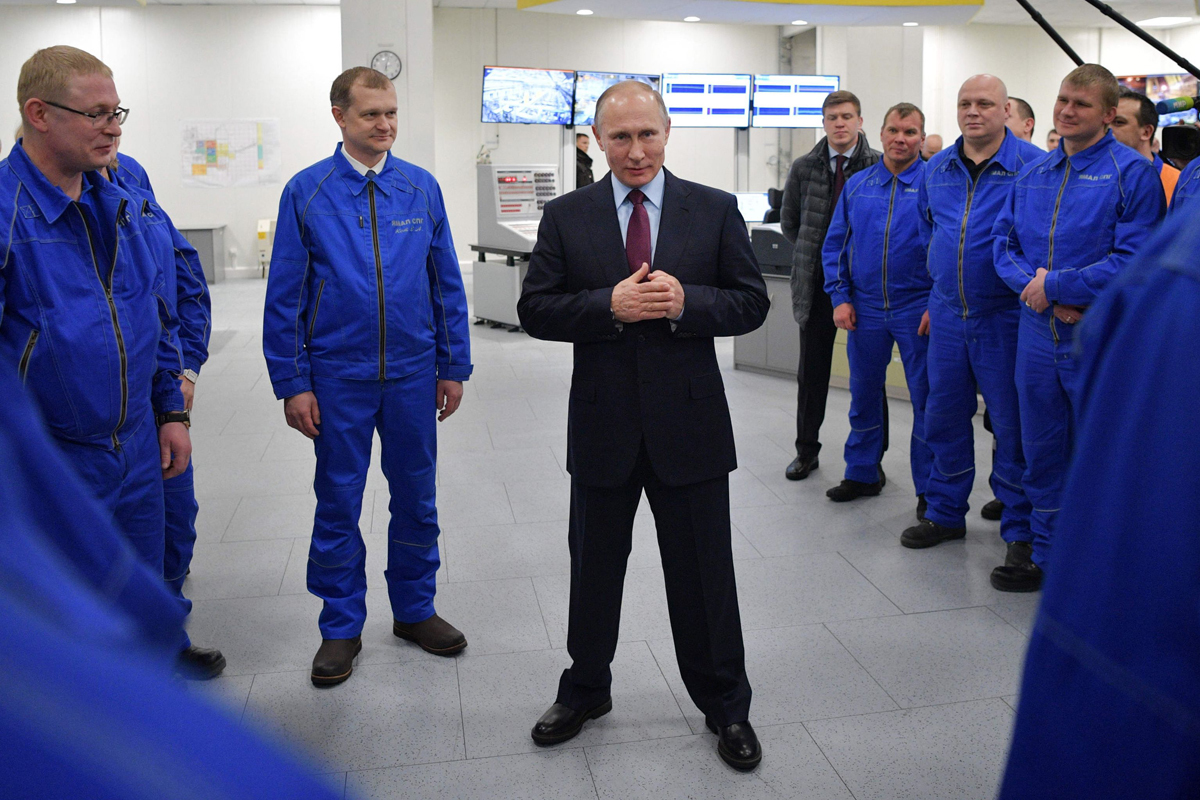 Putin visita una planta de gas licuado en la península de Yamal, en el Ártico.