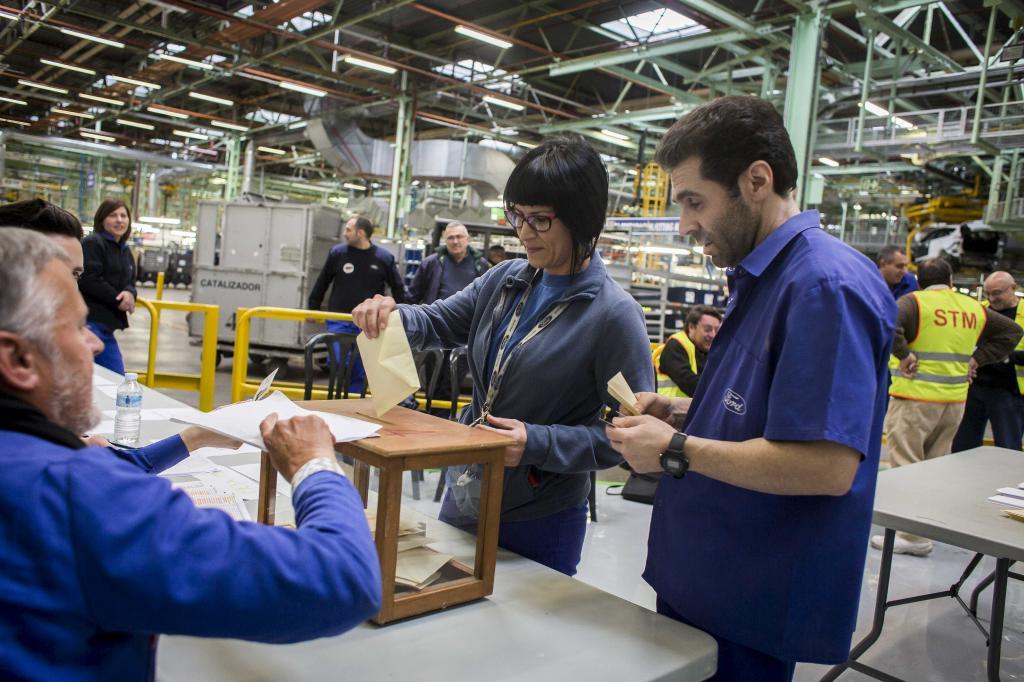 Votacin de trabajadores en la planta de Ford en Almussafes