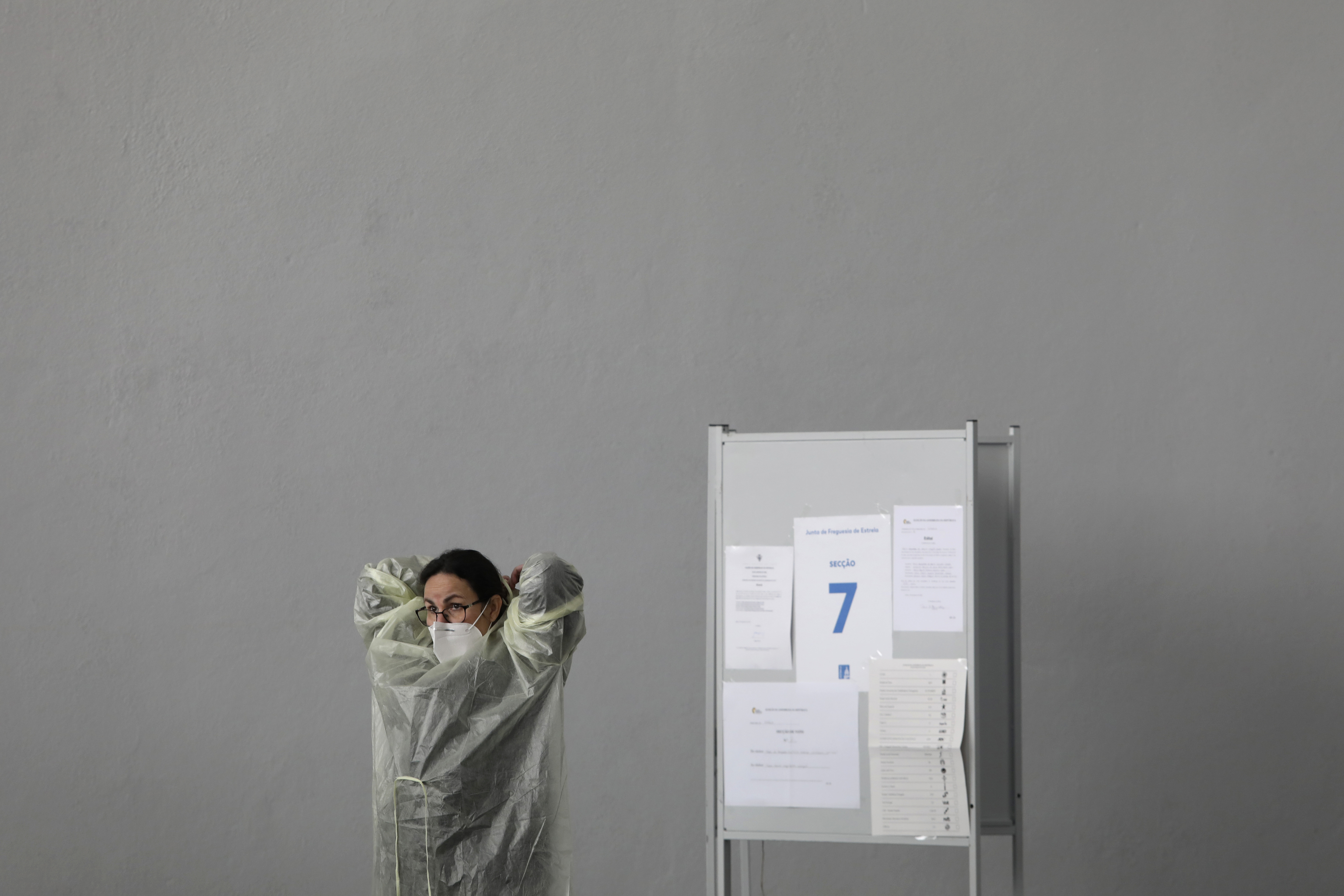 A woman protected against the coronavirus, in a voting center