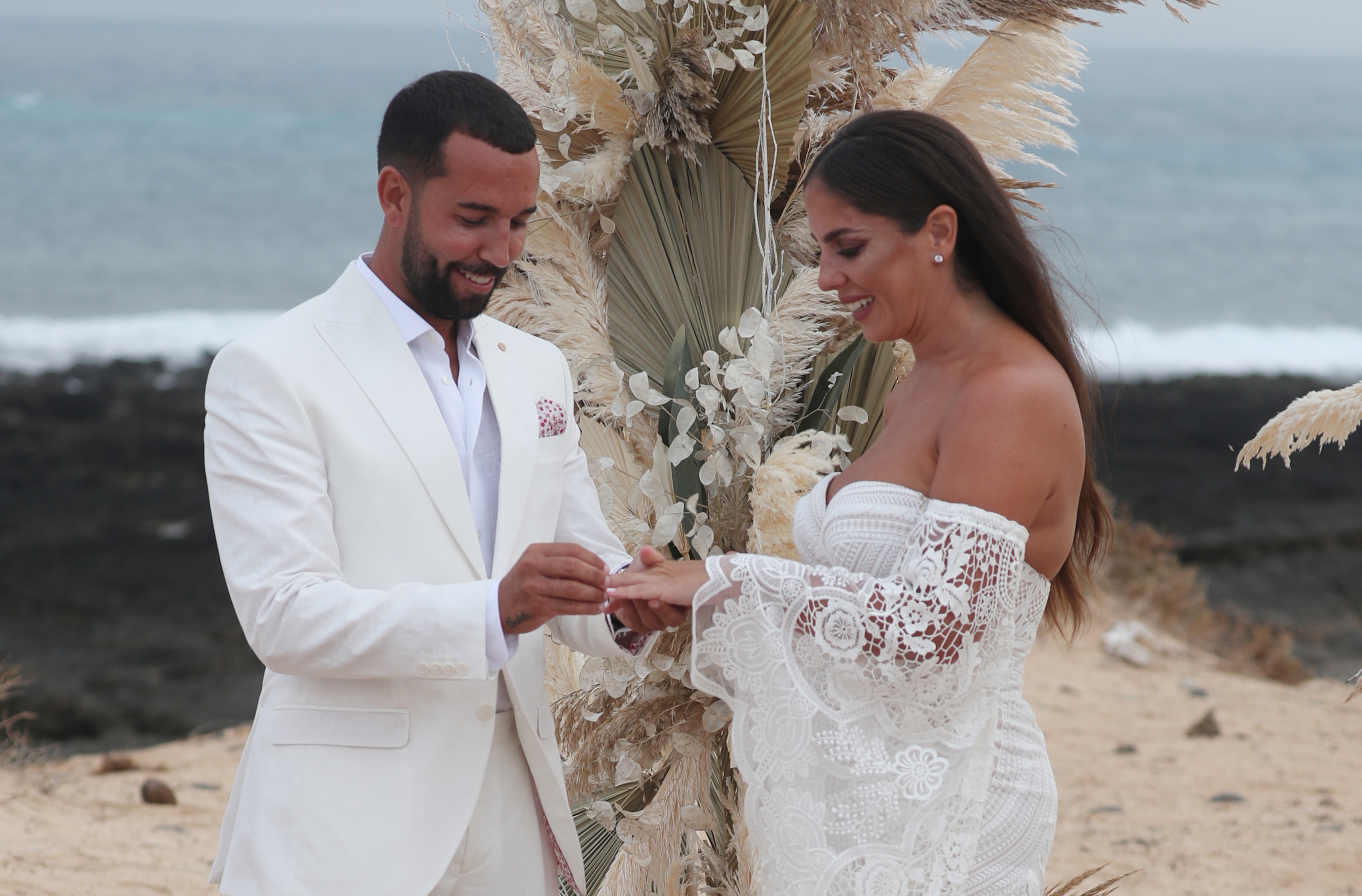 Anabel Pantoja y Omar Snchez el da de su boda, en octubre de 2021.