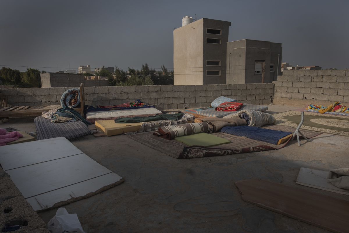 Colchonetas en una vivienda compartida por migrantes y refugiados en Saraj (Libia).