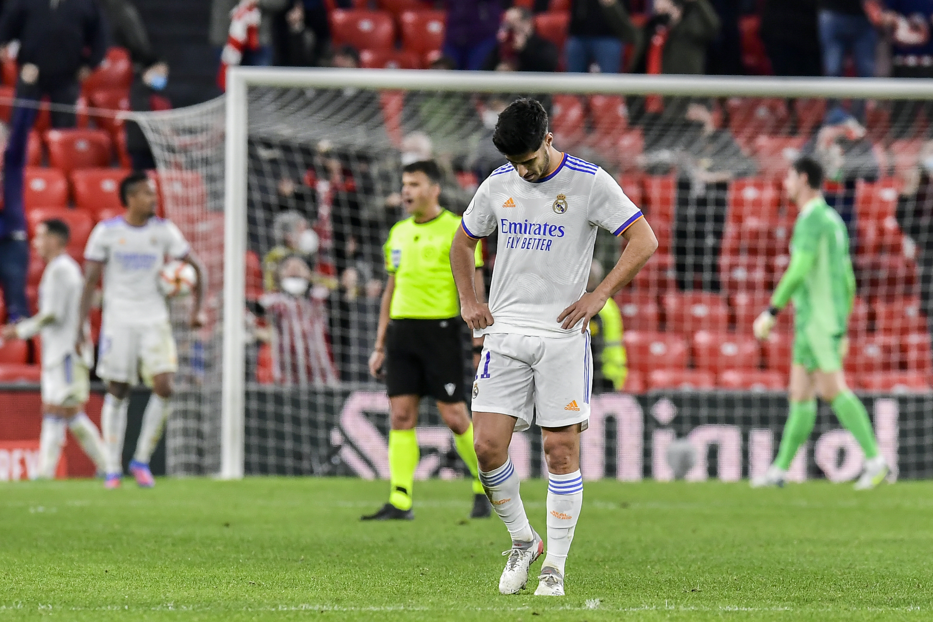 Asensio se lamenta tras el gol de Berenguer.
