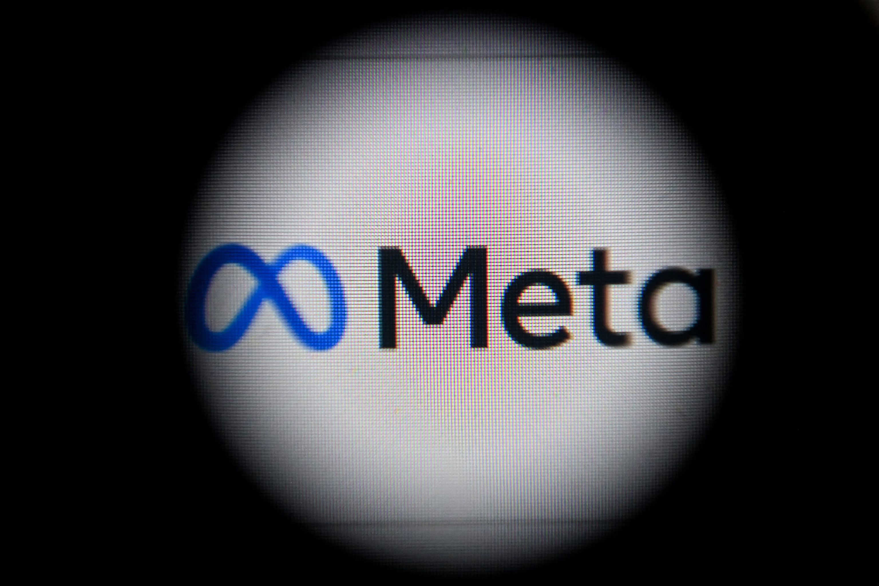 El logo de Meta en una pantalla