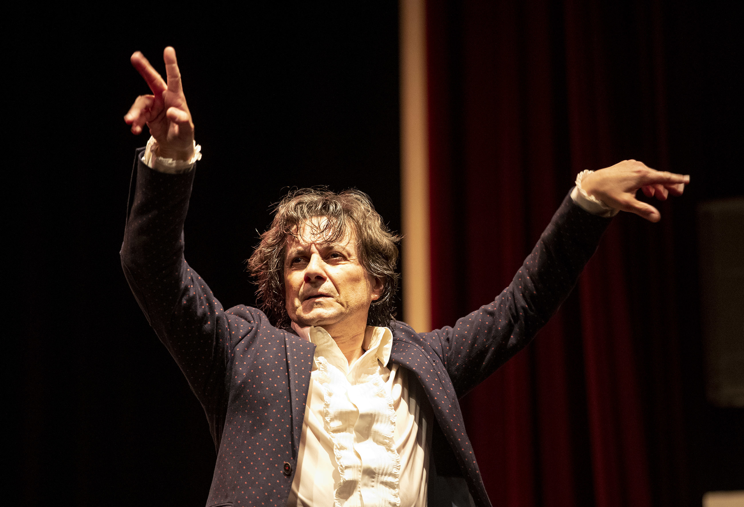 Javier Barn en un momento de su actuacin en el Teatro Cajasol.