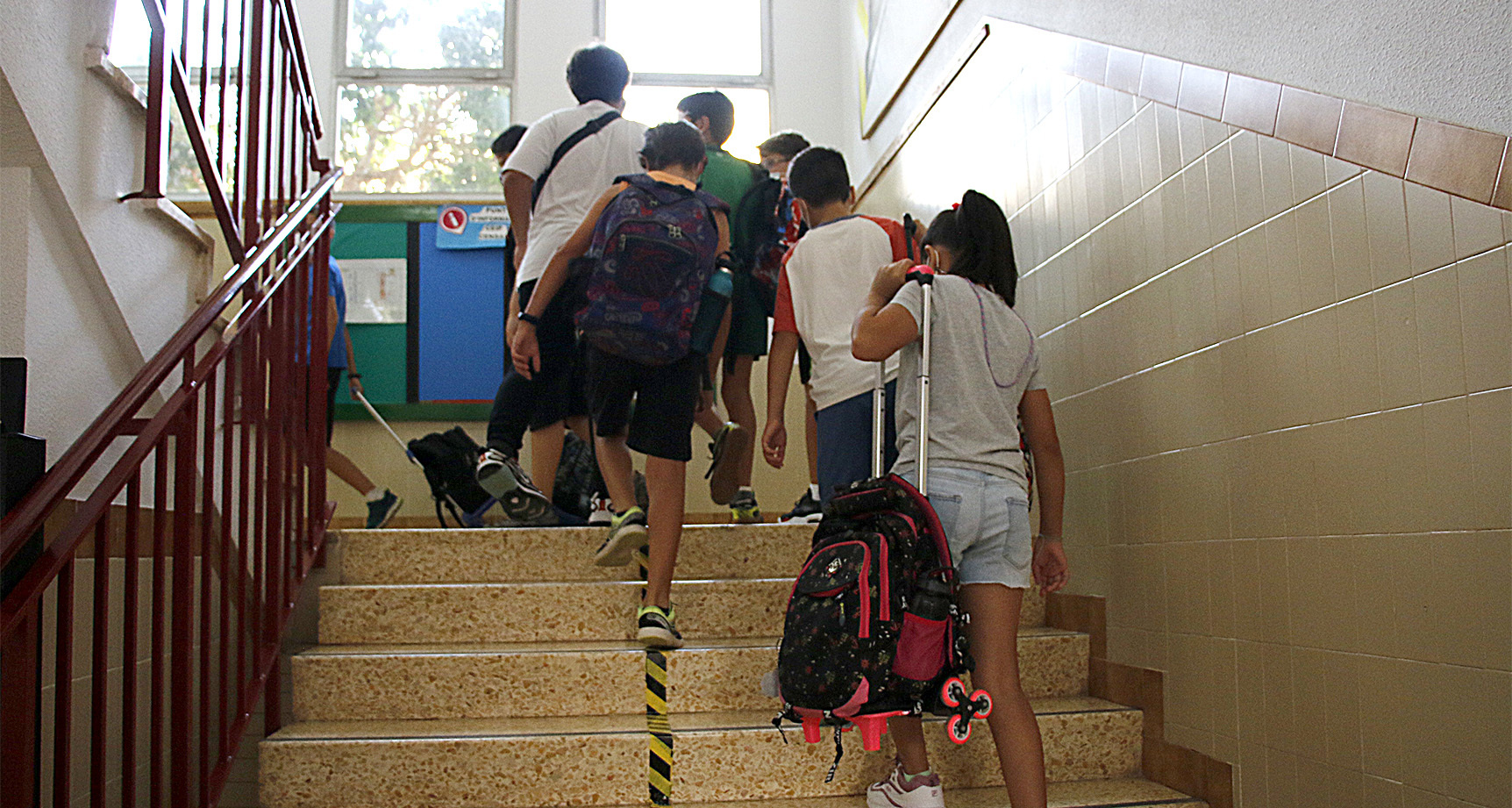 Escolares de la provincia de Castelln acceden a sus clases en un centro educativo.