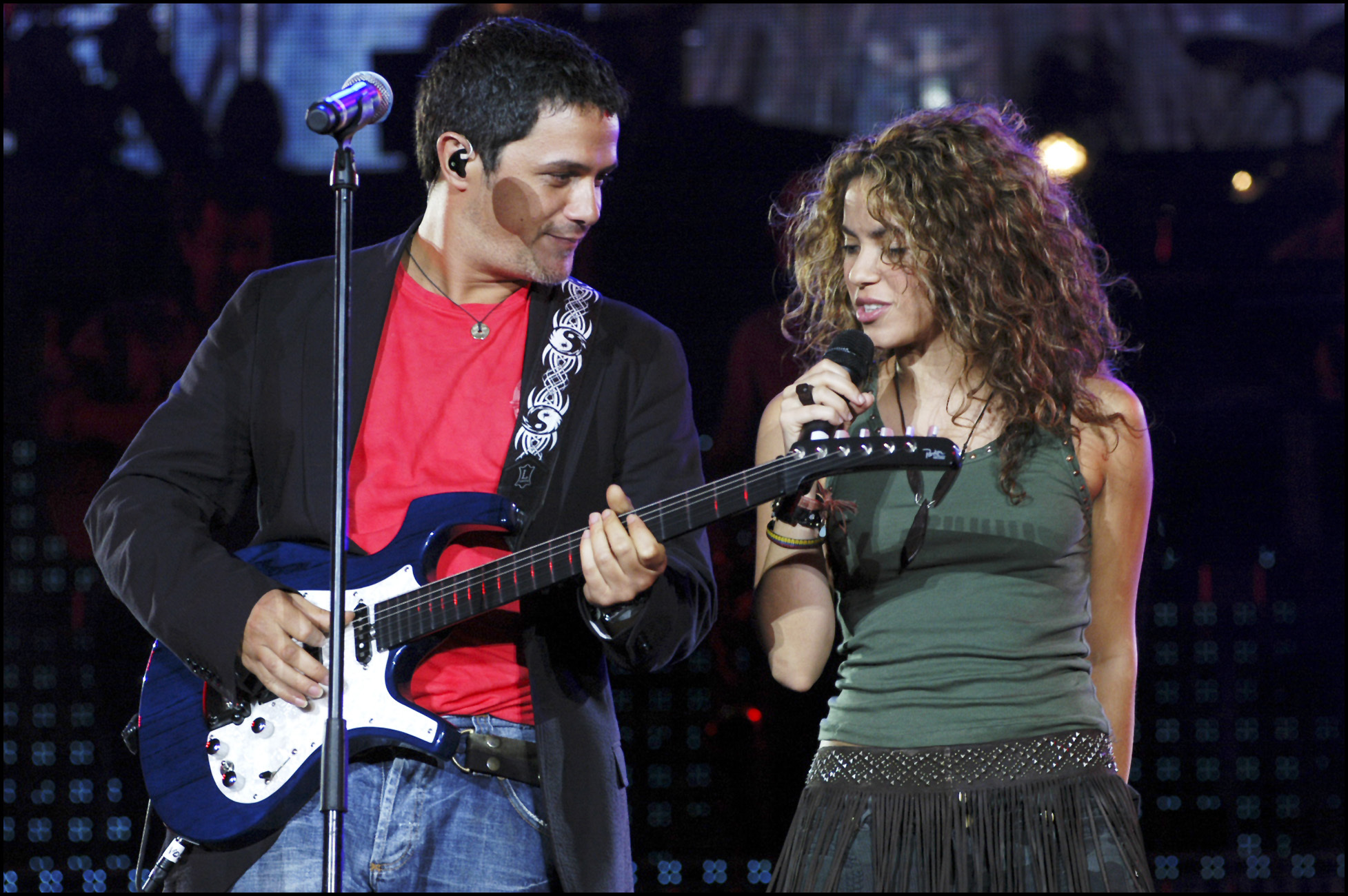 Alejandro Sanz y Shakira, durante una actuacin.