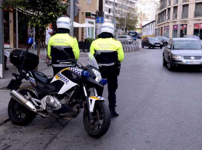 Dos agentes de la Polica Local de Jerez.
