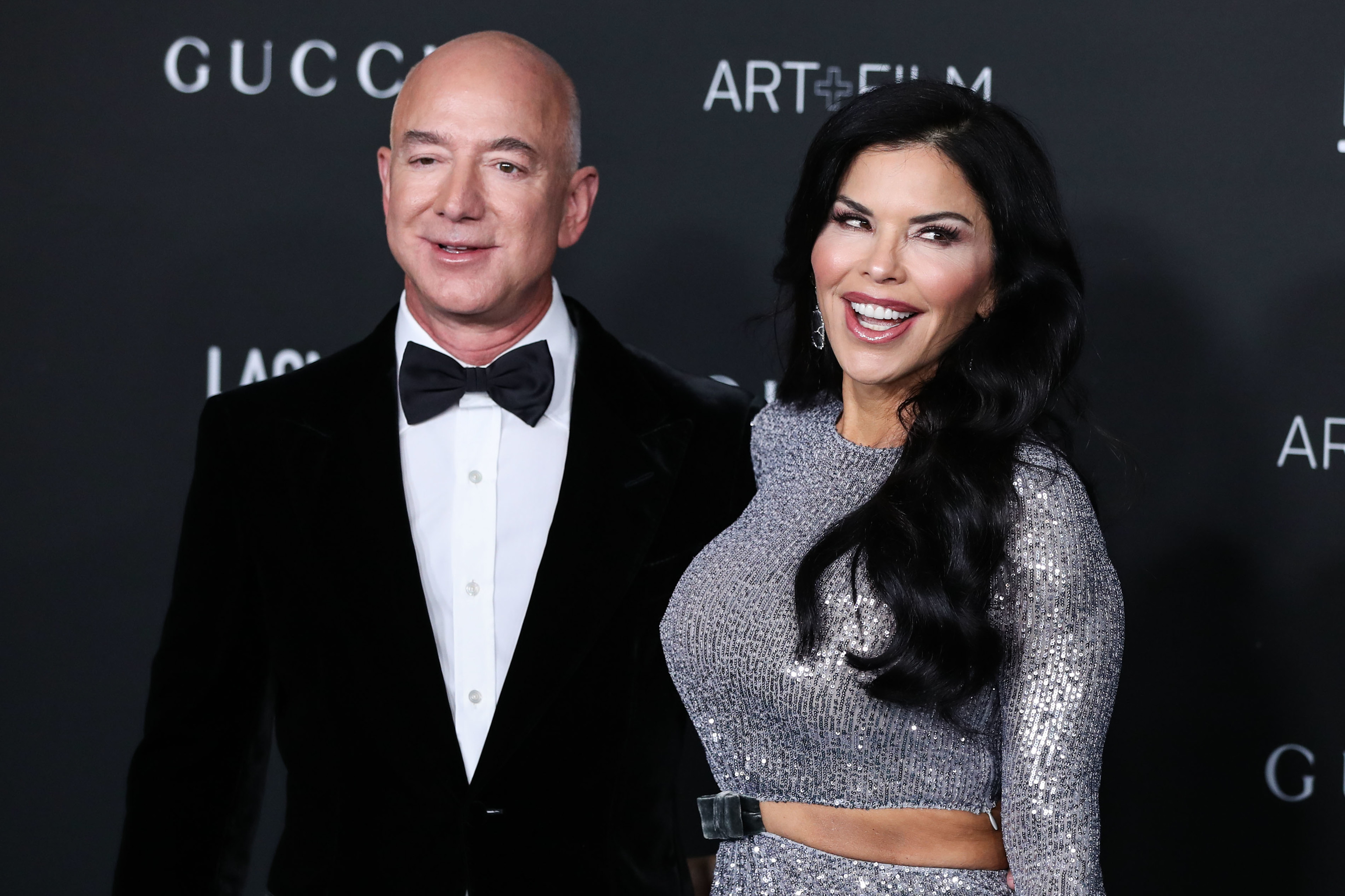 Jeff Bezos y su novia, Lauren Sanchez, en un photocall.