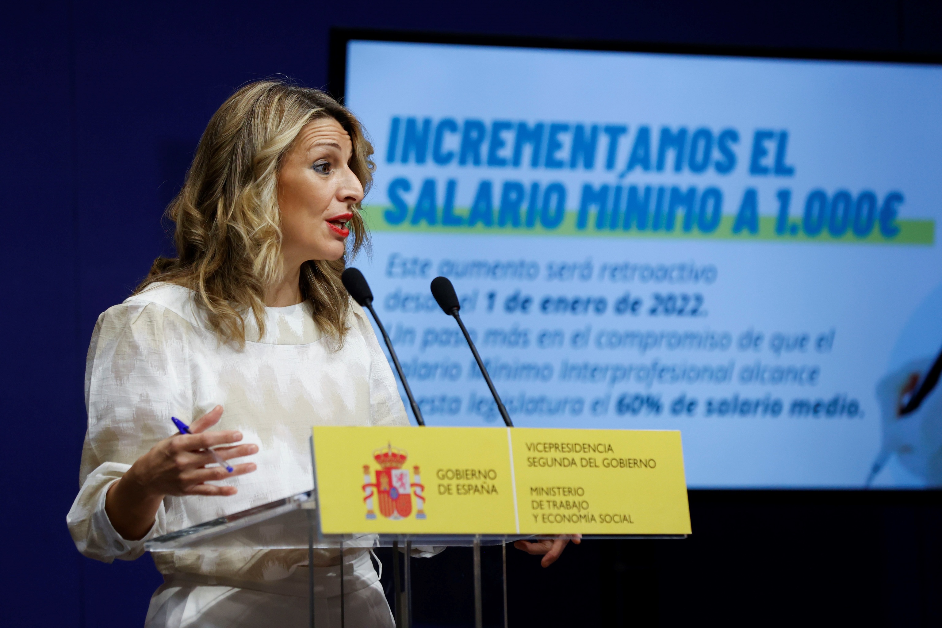 La ministra Yolanda Díaz anunciando una nueva subida del SMI.