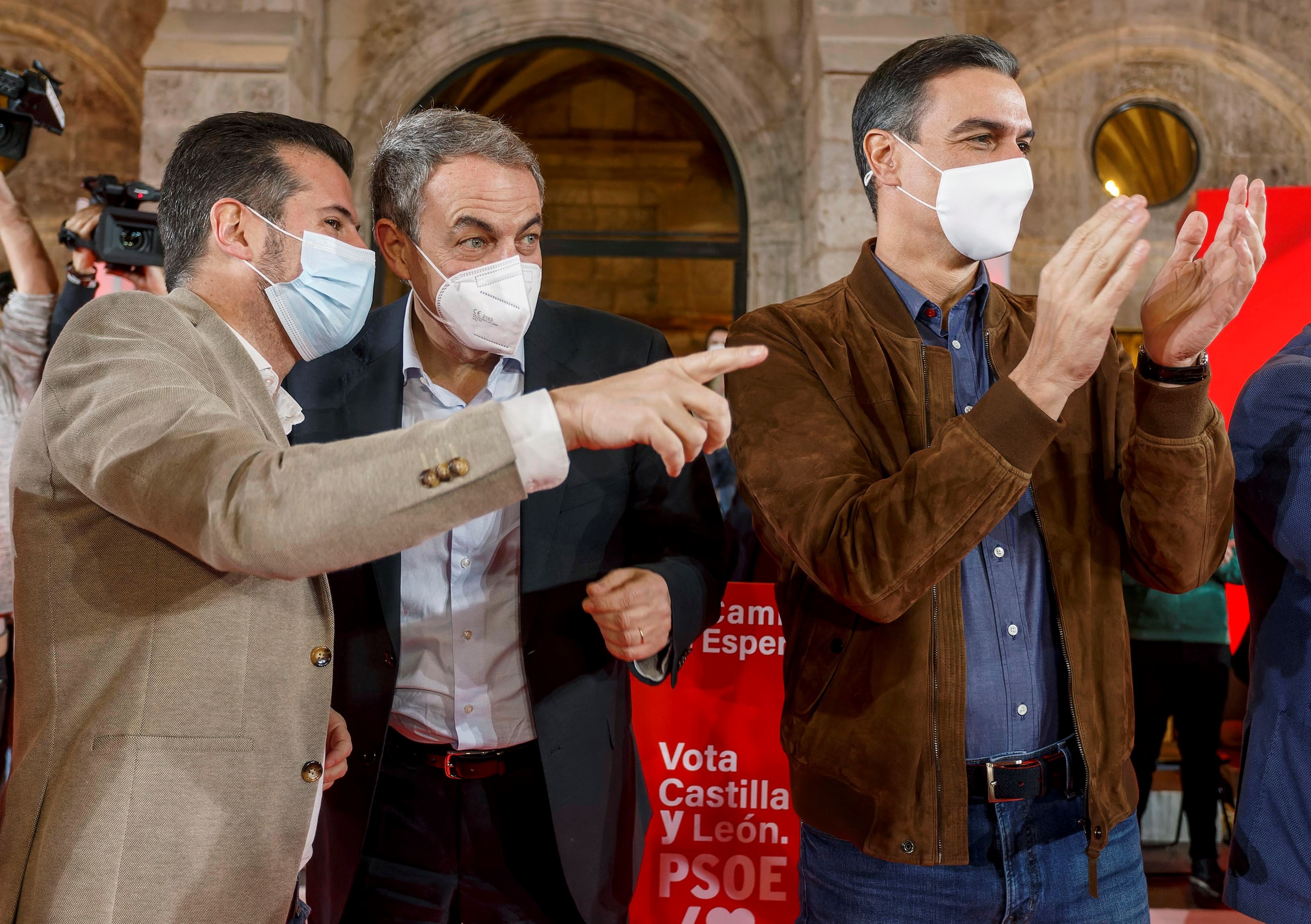 Pedro Snchez, junto a Luis Tudanca y Jos Luis Rodrguez Zapatero, en Burgos