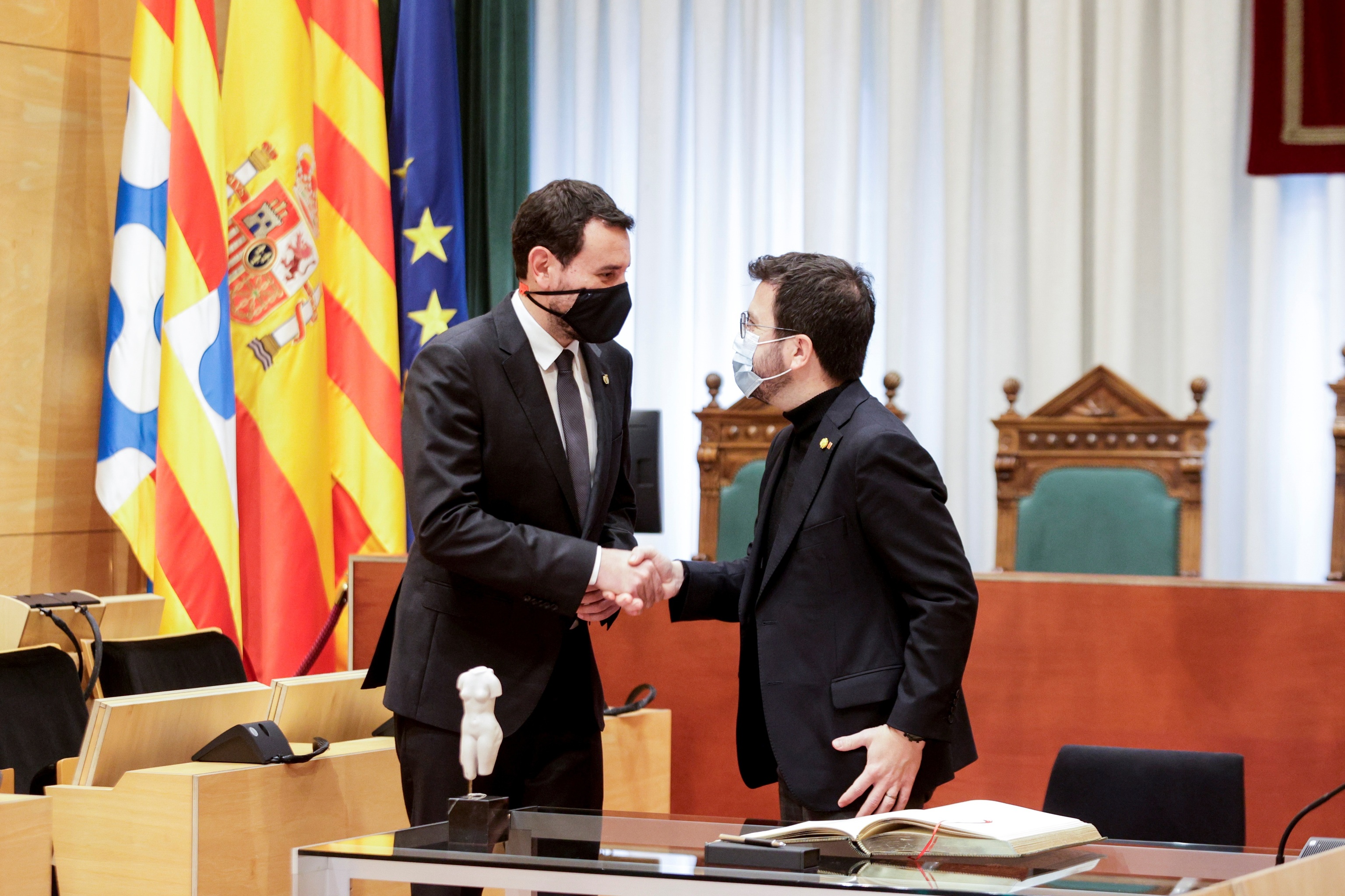 El alcalde socialista de Badalona junto a Pere Aragonès.